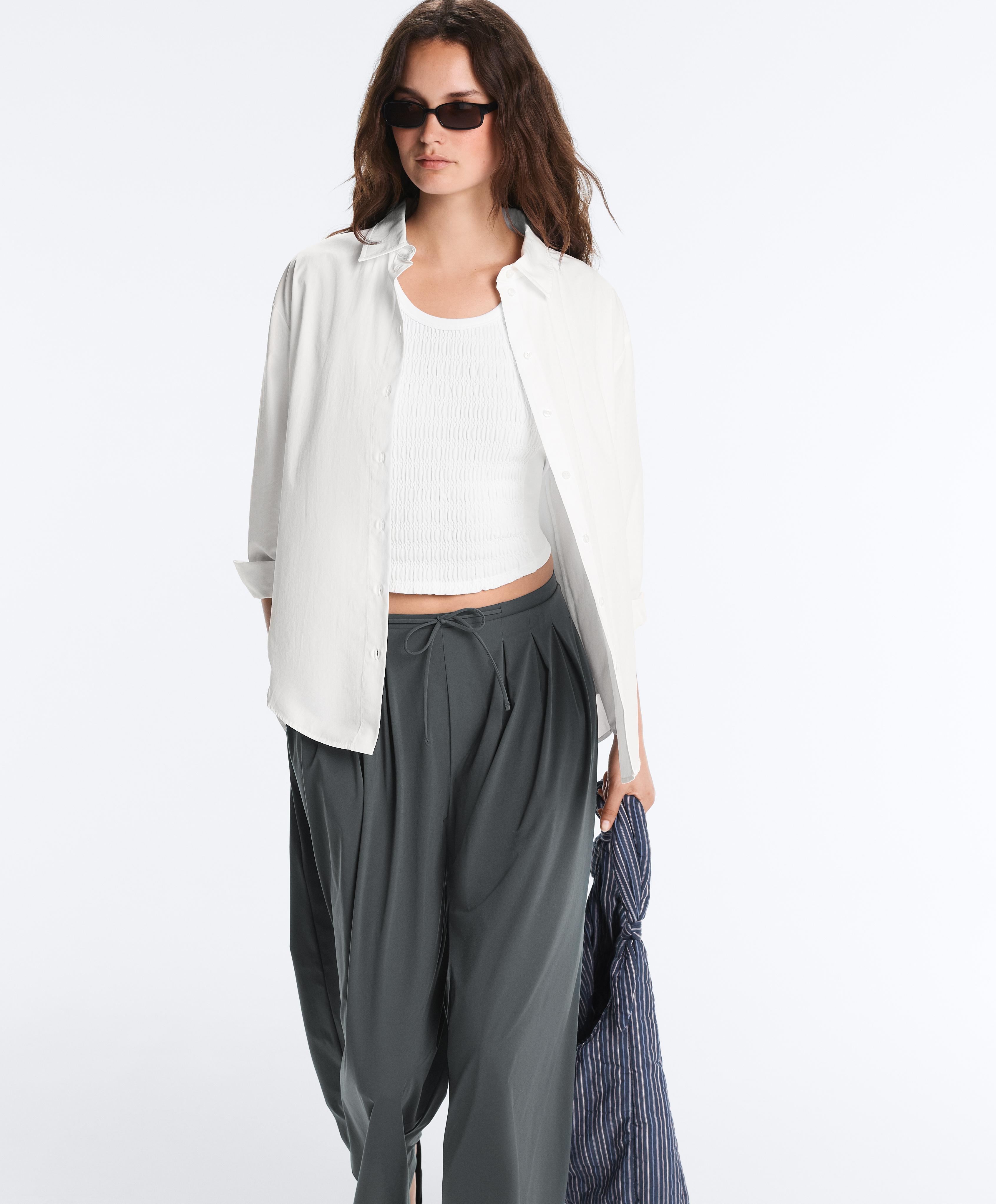 Seamless sleeveless smocked T-shirt — WHITE