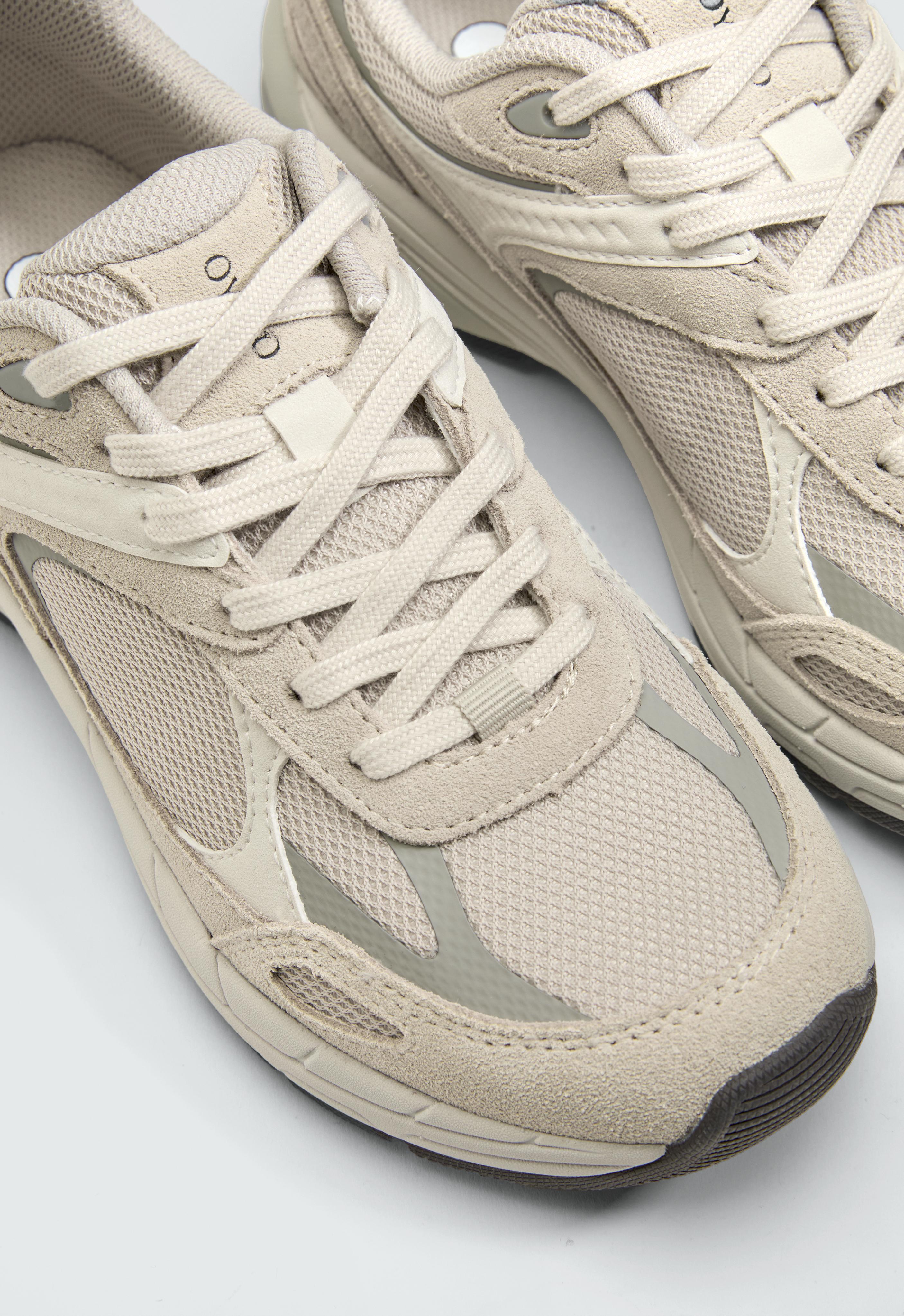 Running-style trainers — MINK