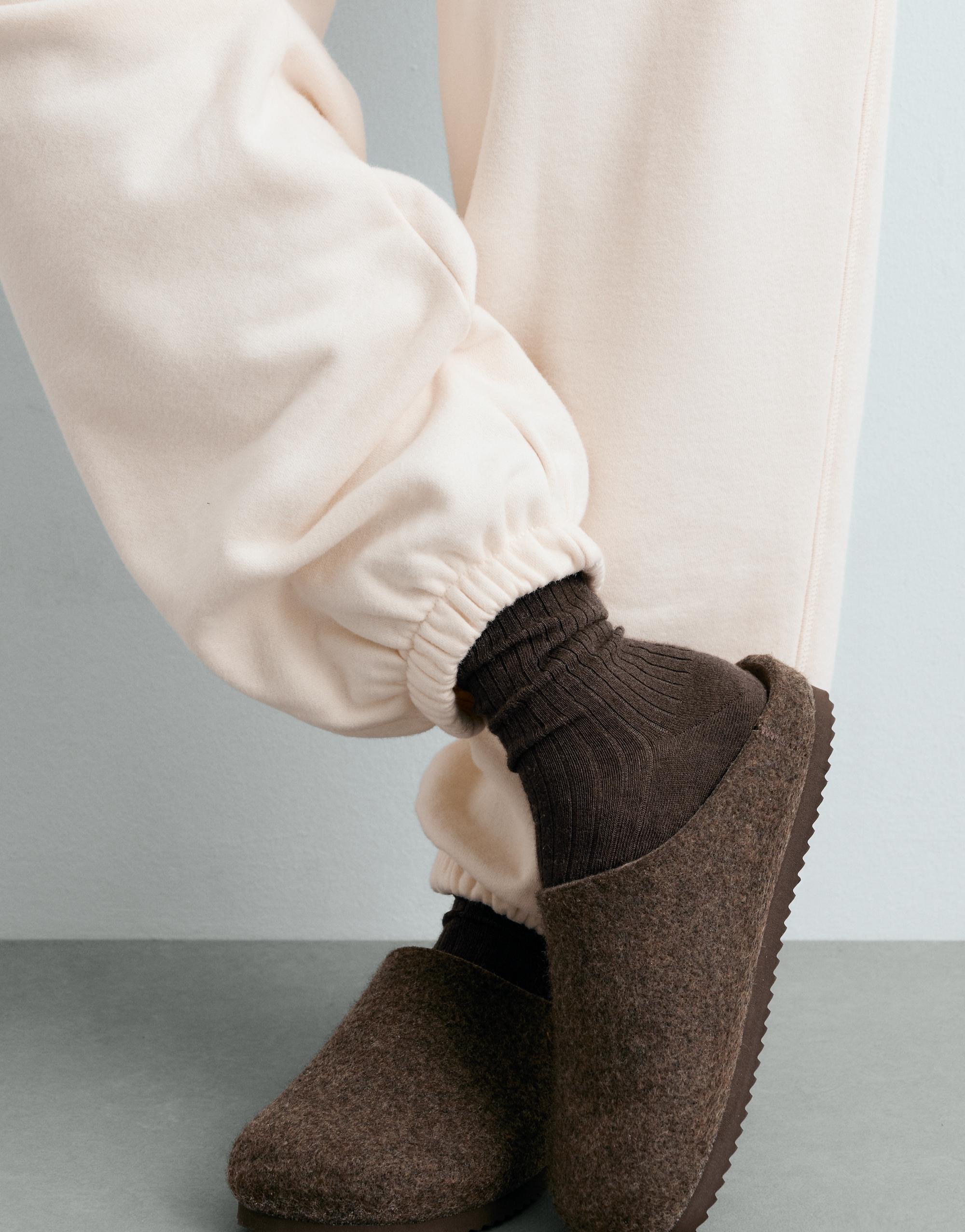 Ribbed modal blend socks with 15% cashmere — CHOCOLATE      