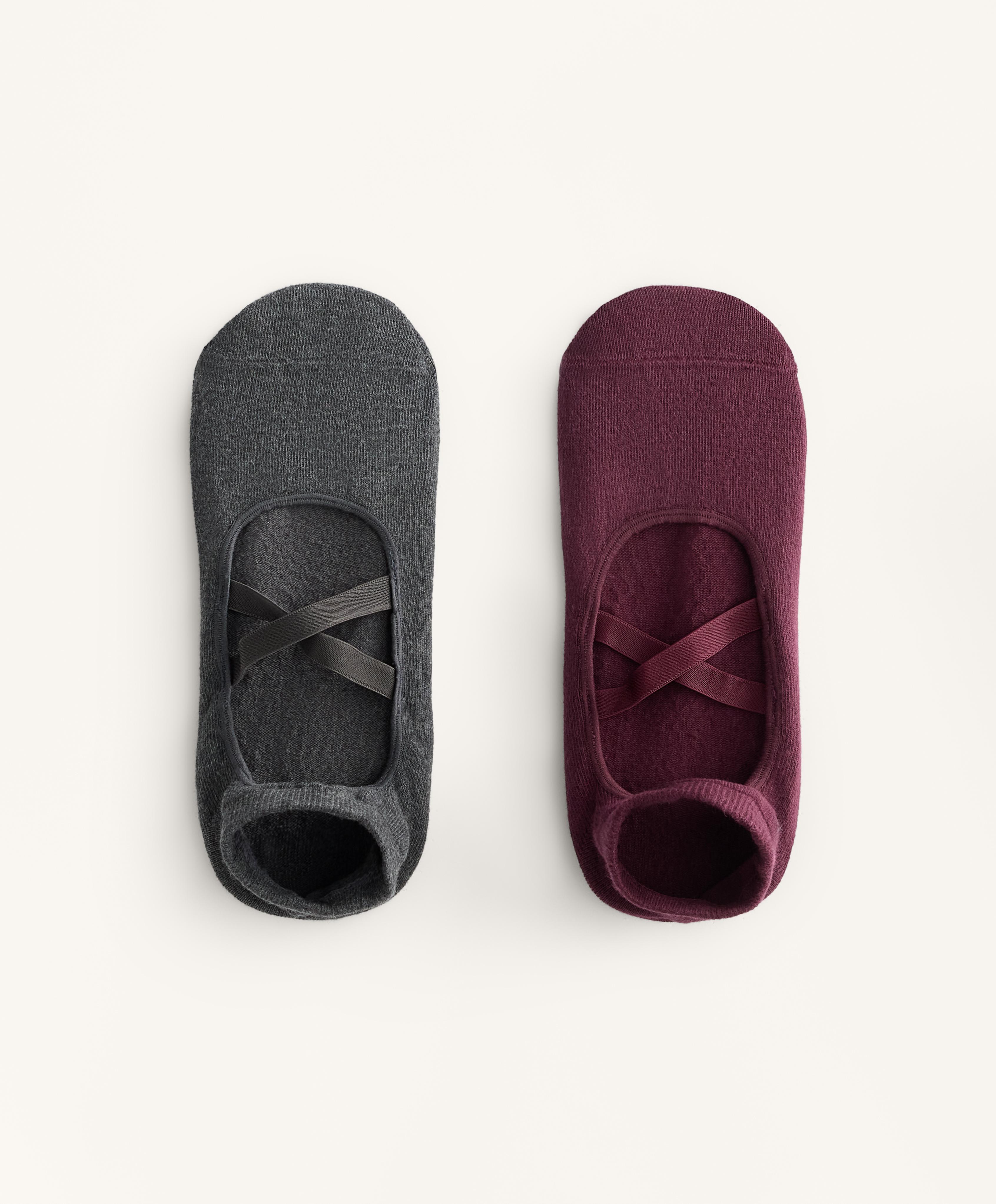 2 pairs of cotton blend yoga and Pilates socks with crossover straps 2 pairs of cotton blend yoga and Pilates socks with crossover straps