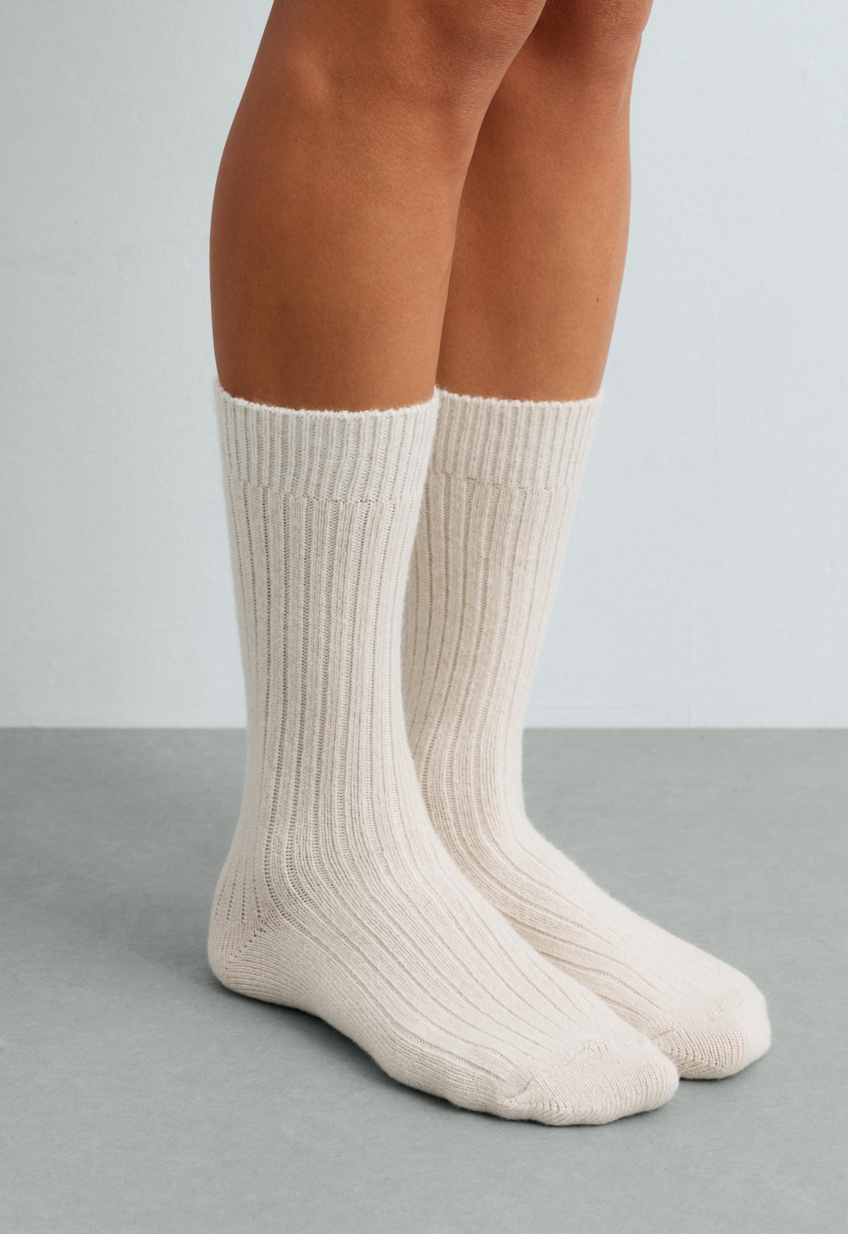 Classic socks in 18% cashmere 8% wool — ECRU