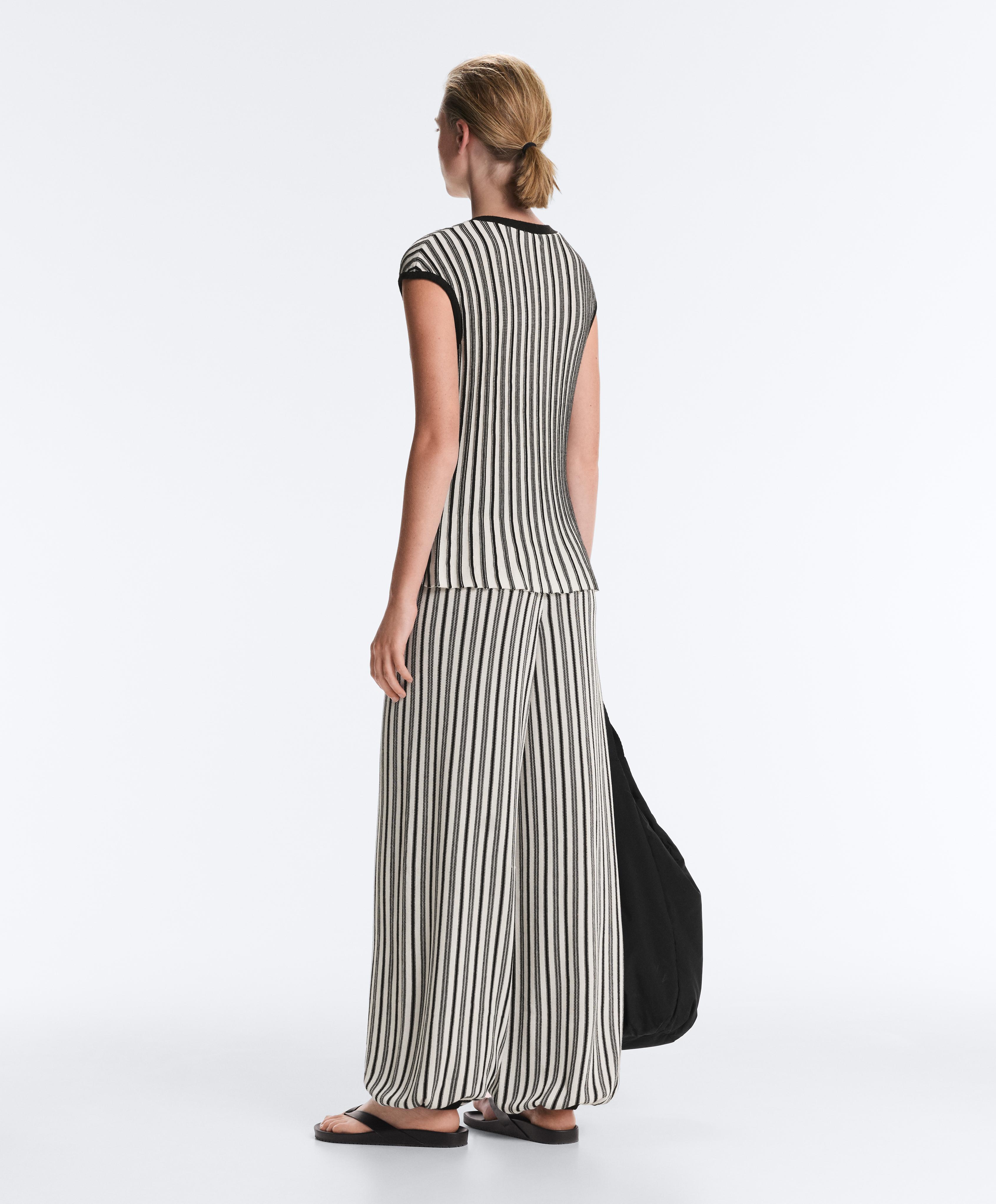Striped sleeveless V-neck knit jumper — BLACK