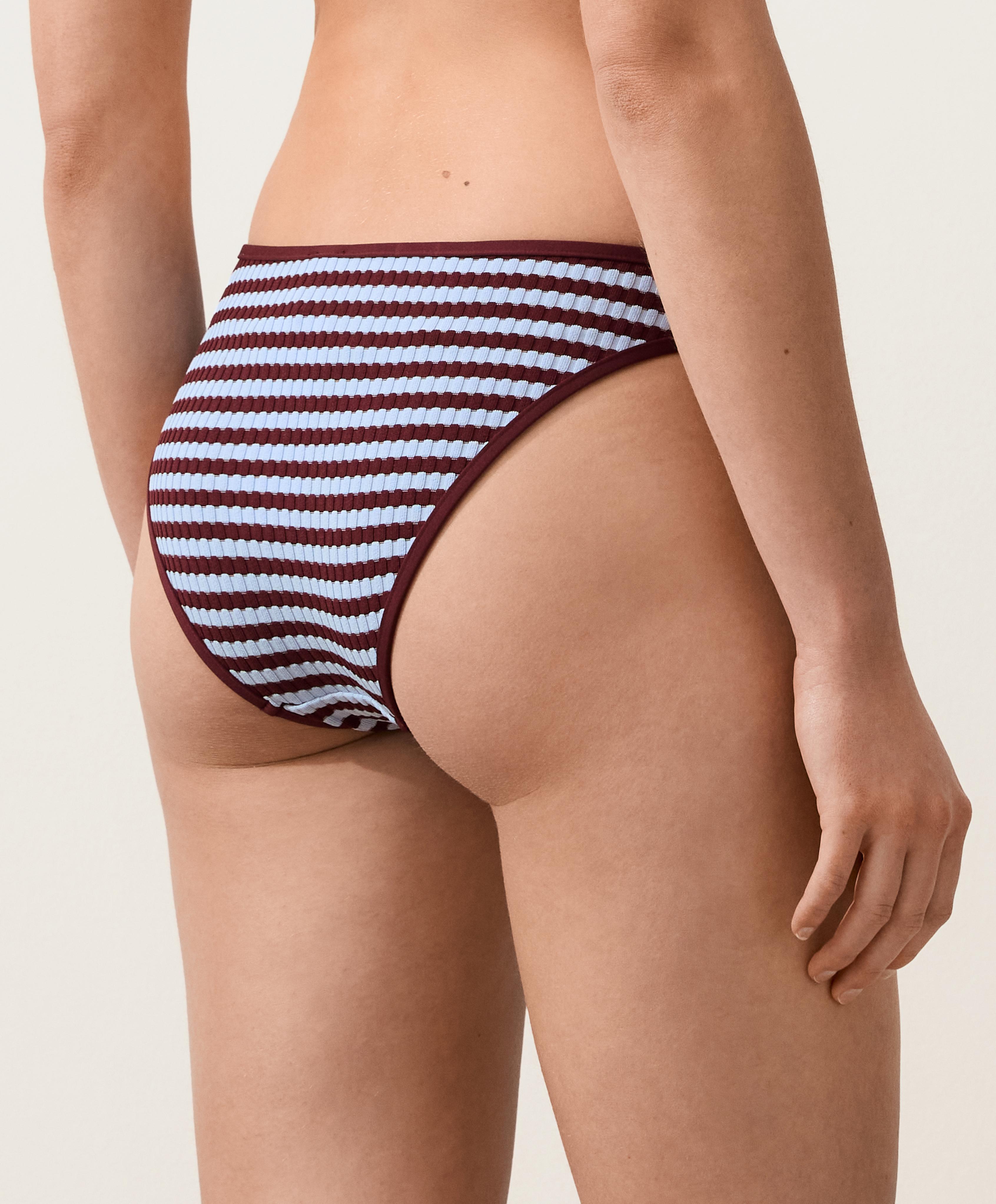 Klassischer Bikinislip mit Struktur und Streifen