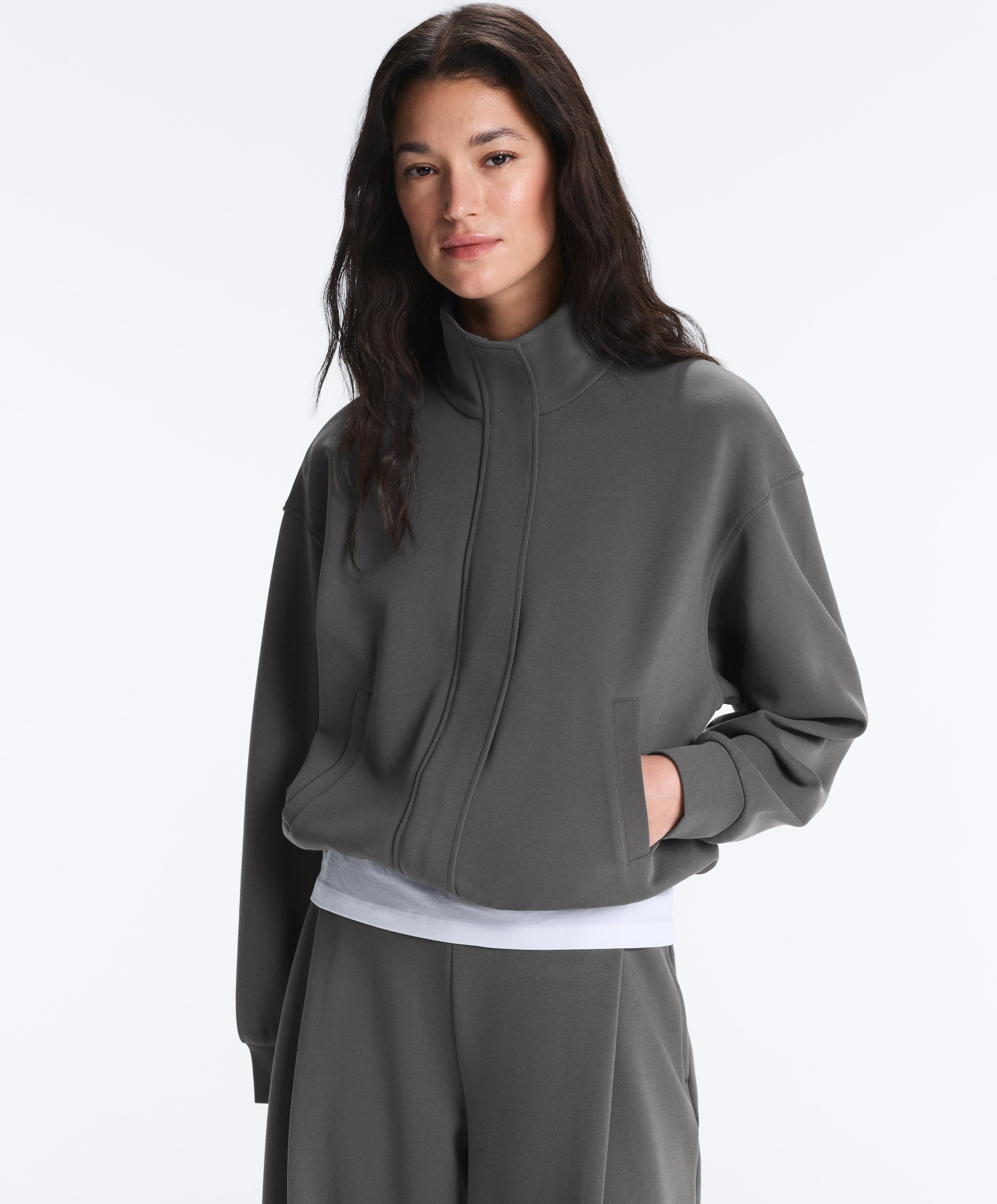 Gri pamuklu, geniş pike total look