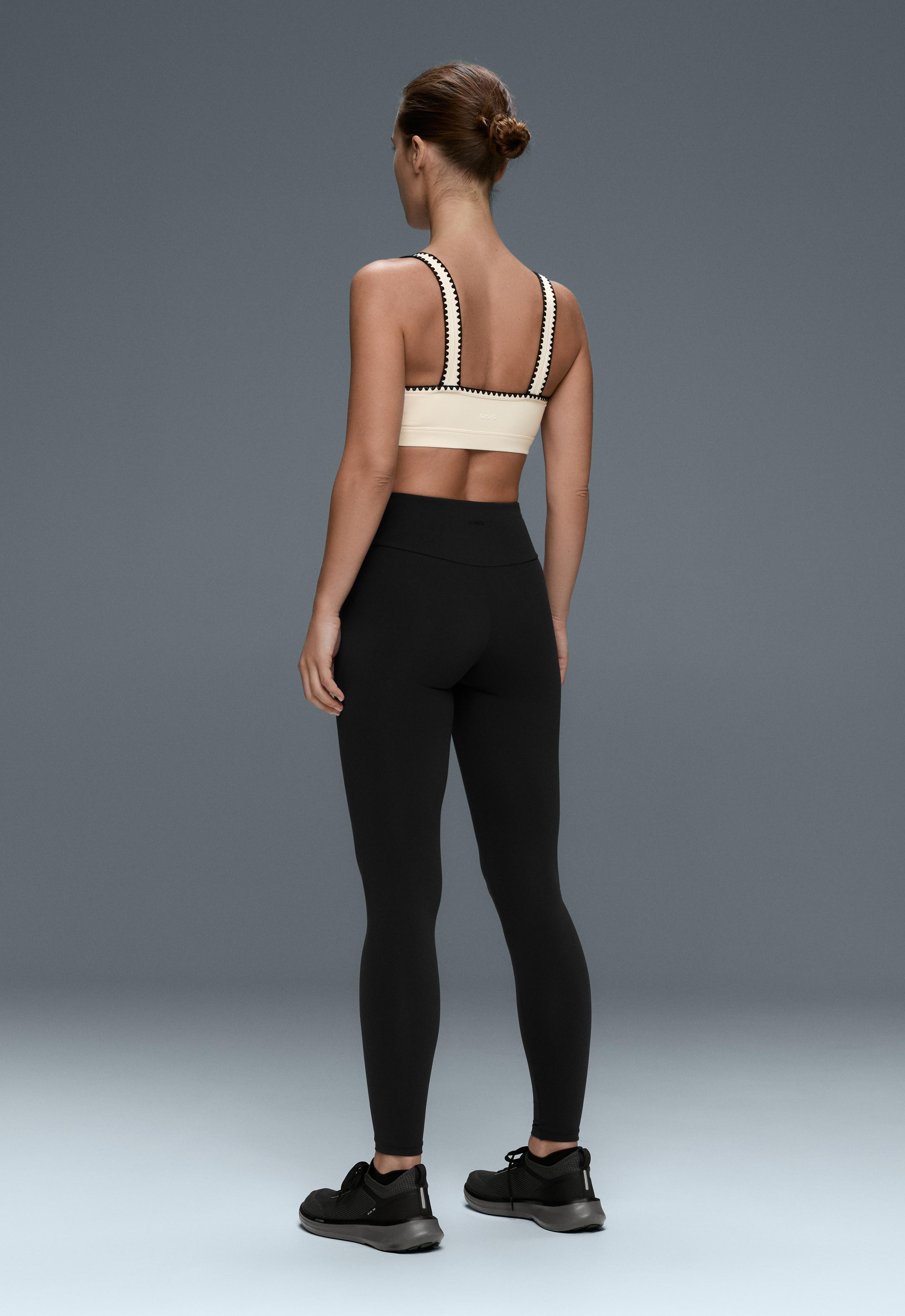 Medium-support Comfortlux sports bra with contrast seams — PALE ECRU