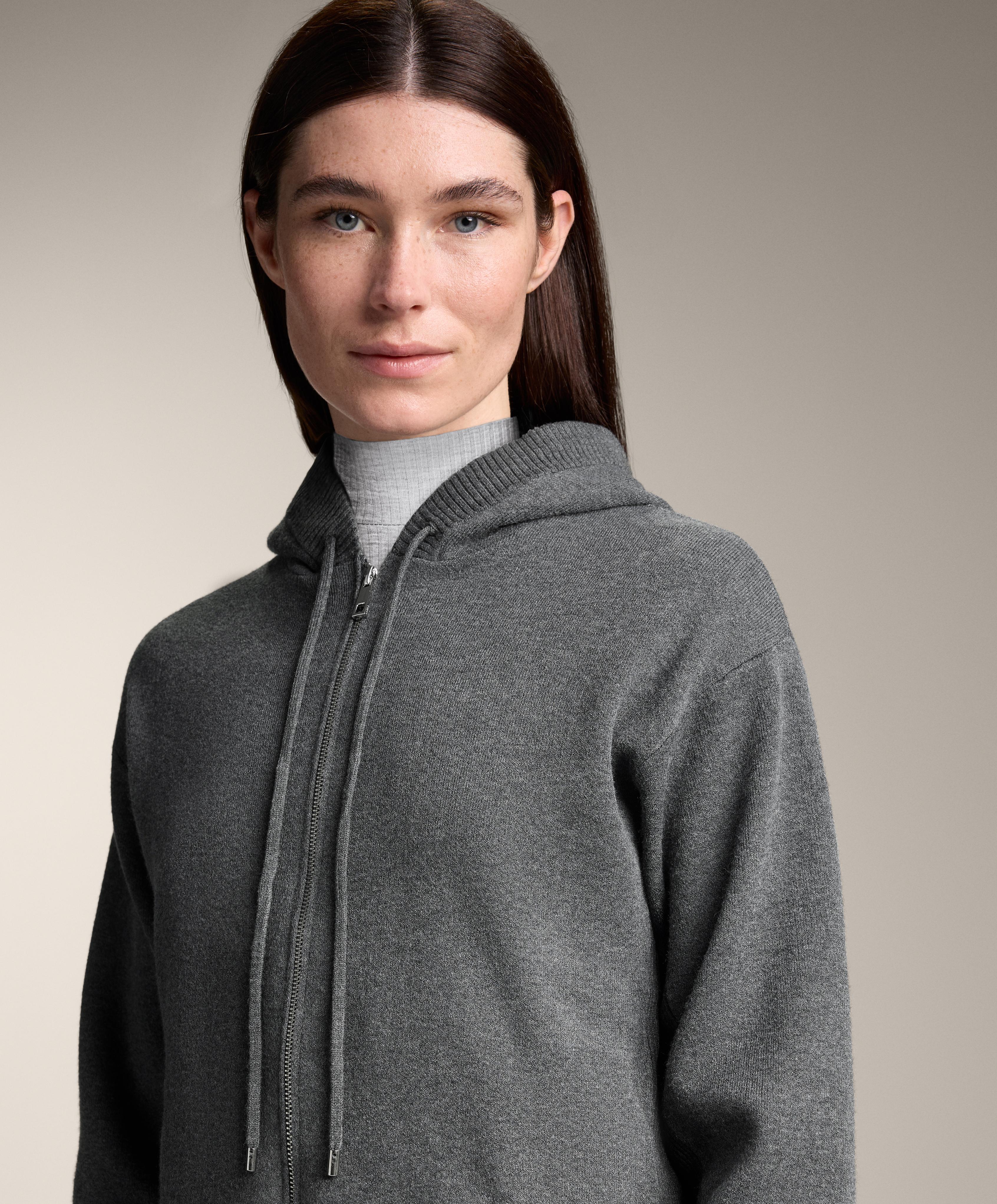 ז'קט סריג ארוכה עם קפוצ'ון