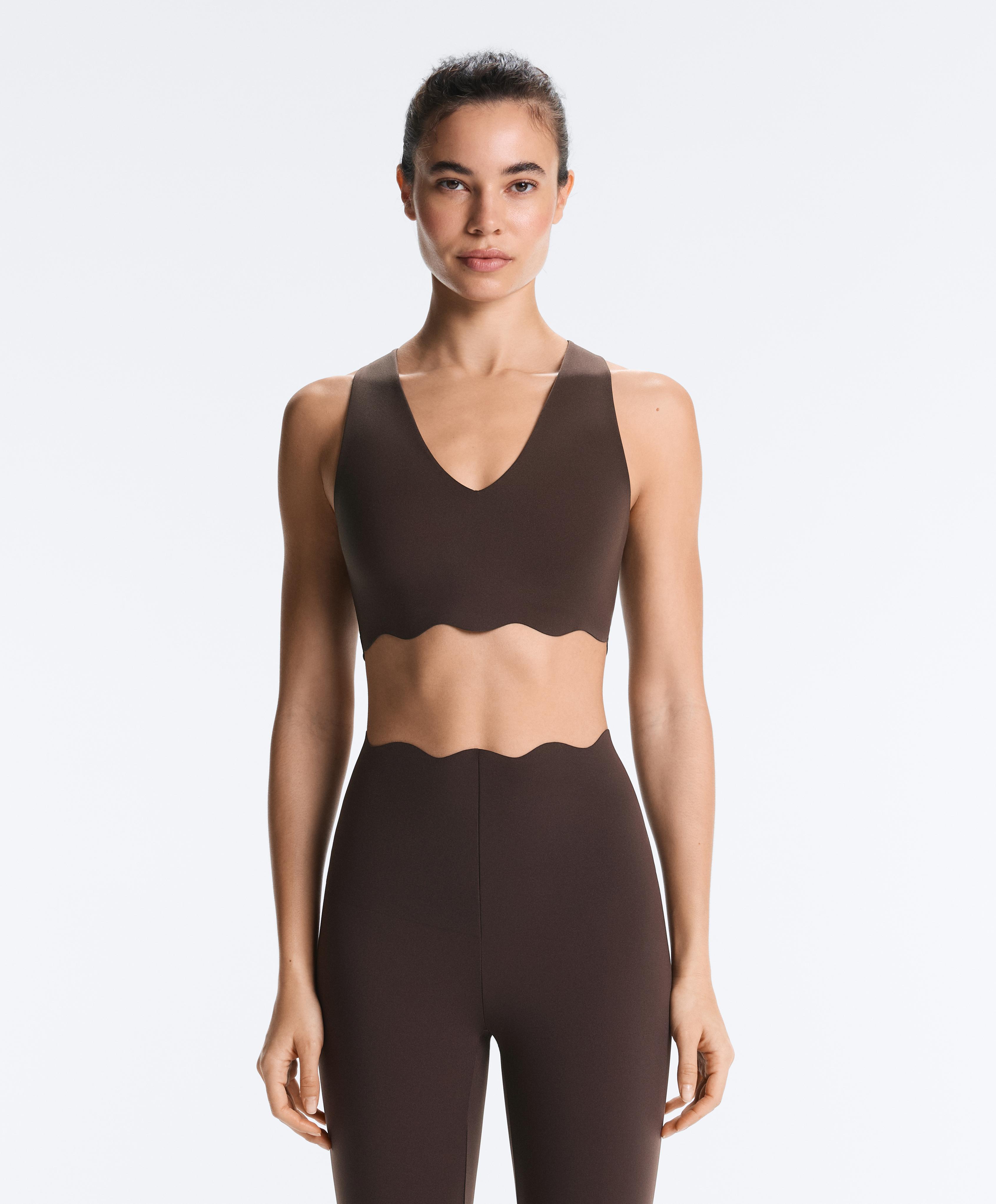 Wavy medium-support compressive sports bra — DARK REDDISH‑BROWN