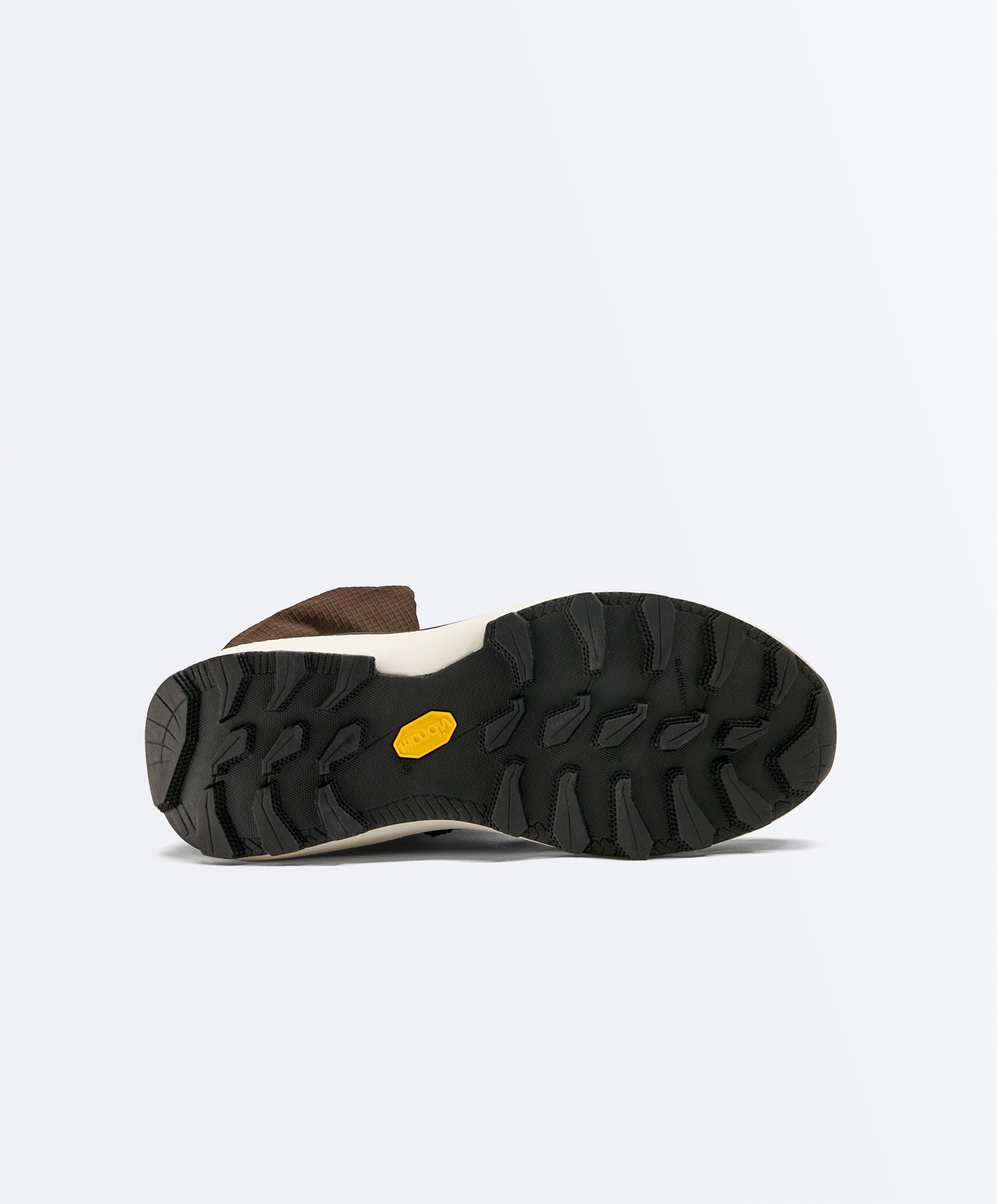 Vibram® waterproof sports boots — BROWN