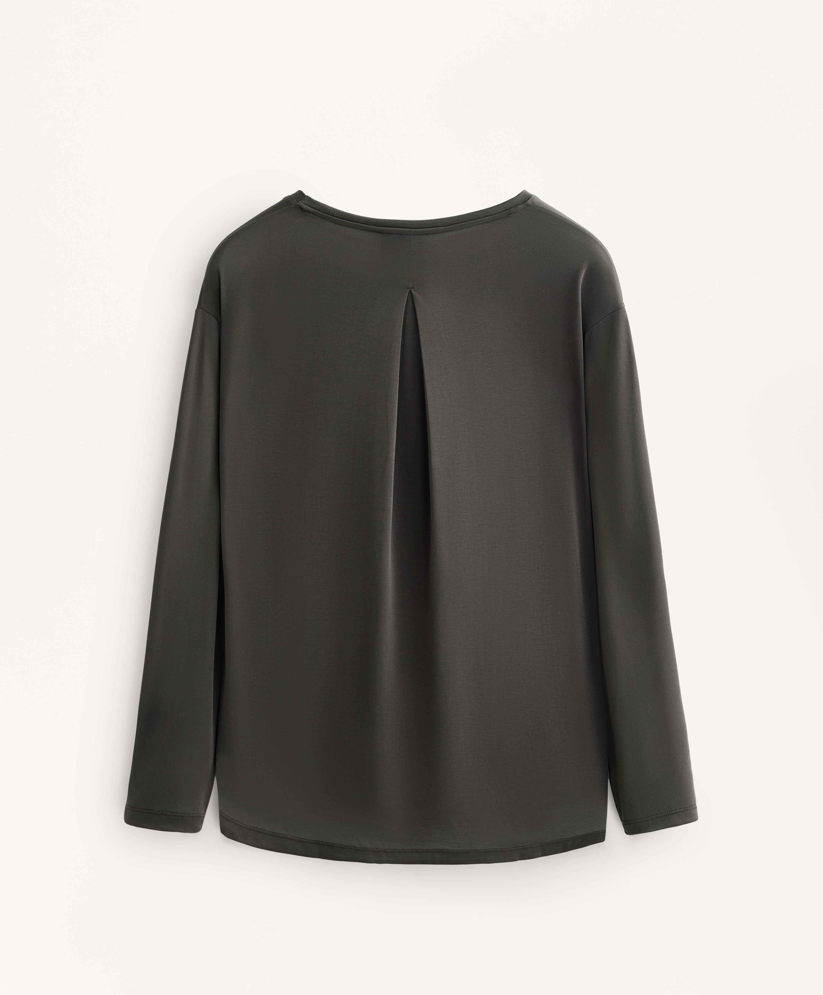 Long sleeve T-shirt with back pleat in a modal blend