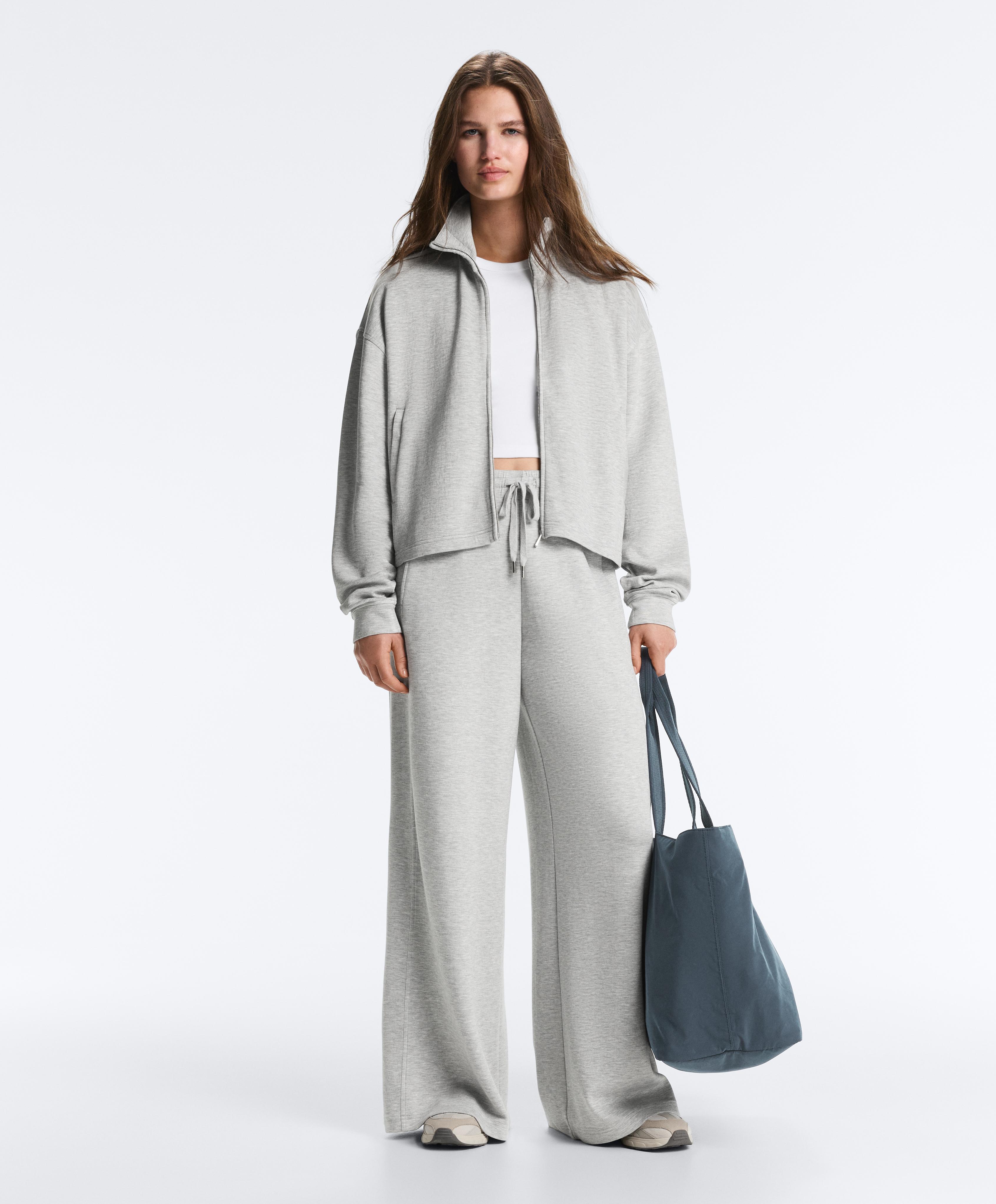 ПАНТАЛОНИ СО РАМНИ НОГАВИЦИ ОД МЕЛАНЖ ПИКЕ ПАНТАЛОНИ СО РАМНИ НОГАВИЦИ ОД МЕЛАНЖ ПИКЕ