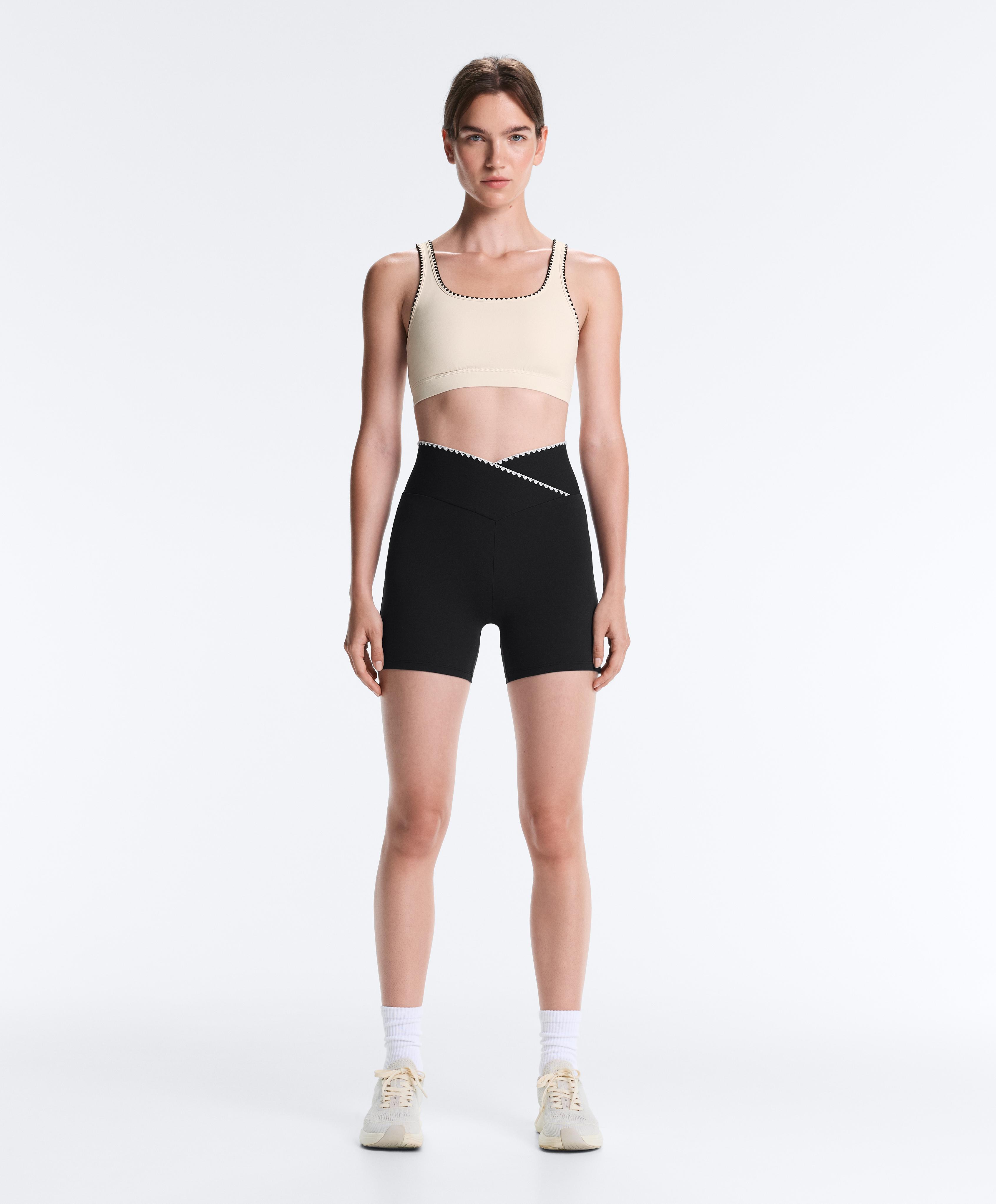 Medium-support Comfortlux sports bra with contrast seams — PALE ECRU