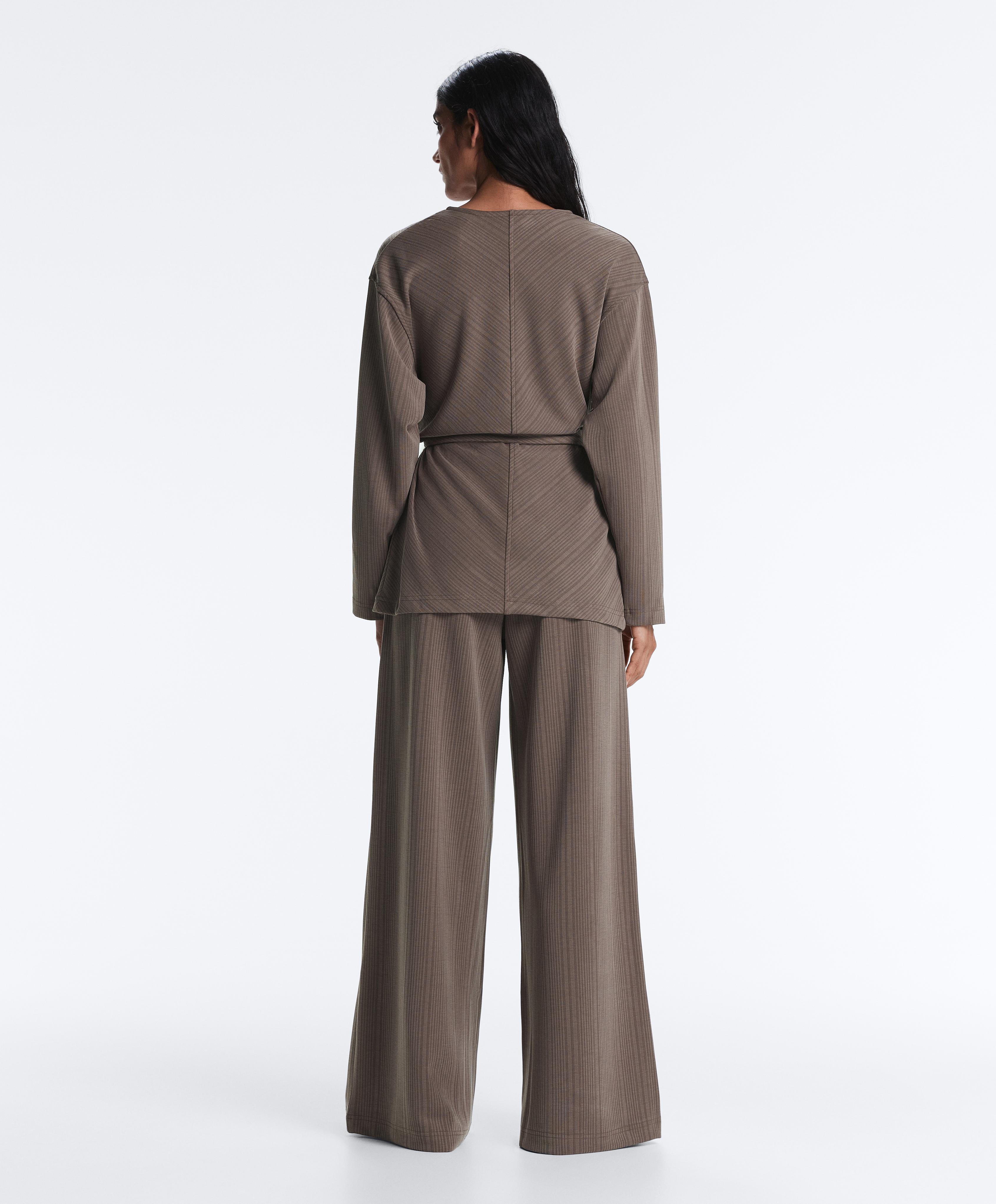 Beige straight stripe total look with modal Beige straight stripe total look with modal