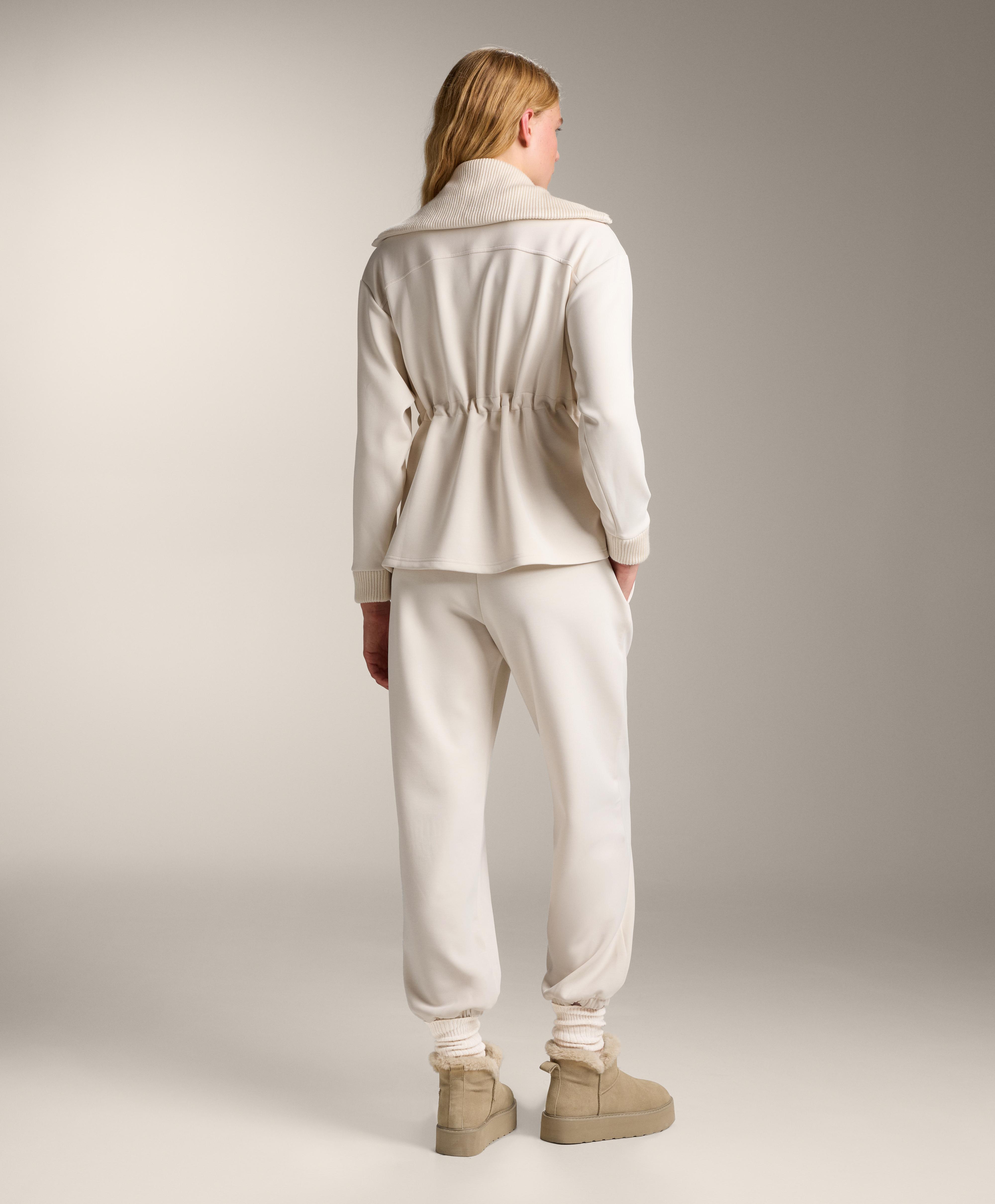 Total look jogger con modal brushed blanco