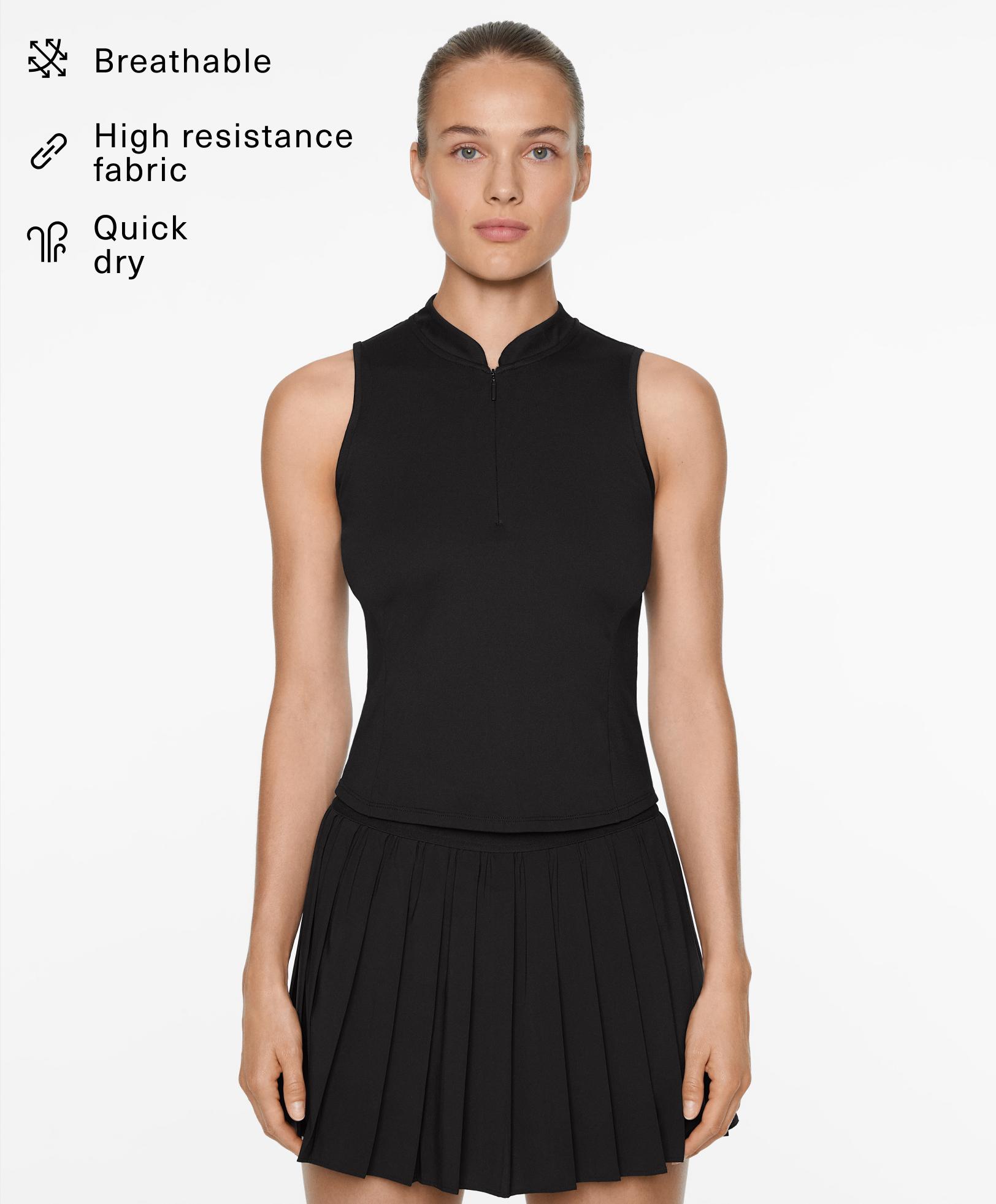 Sleeveless zip T-shirt