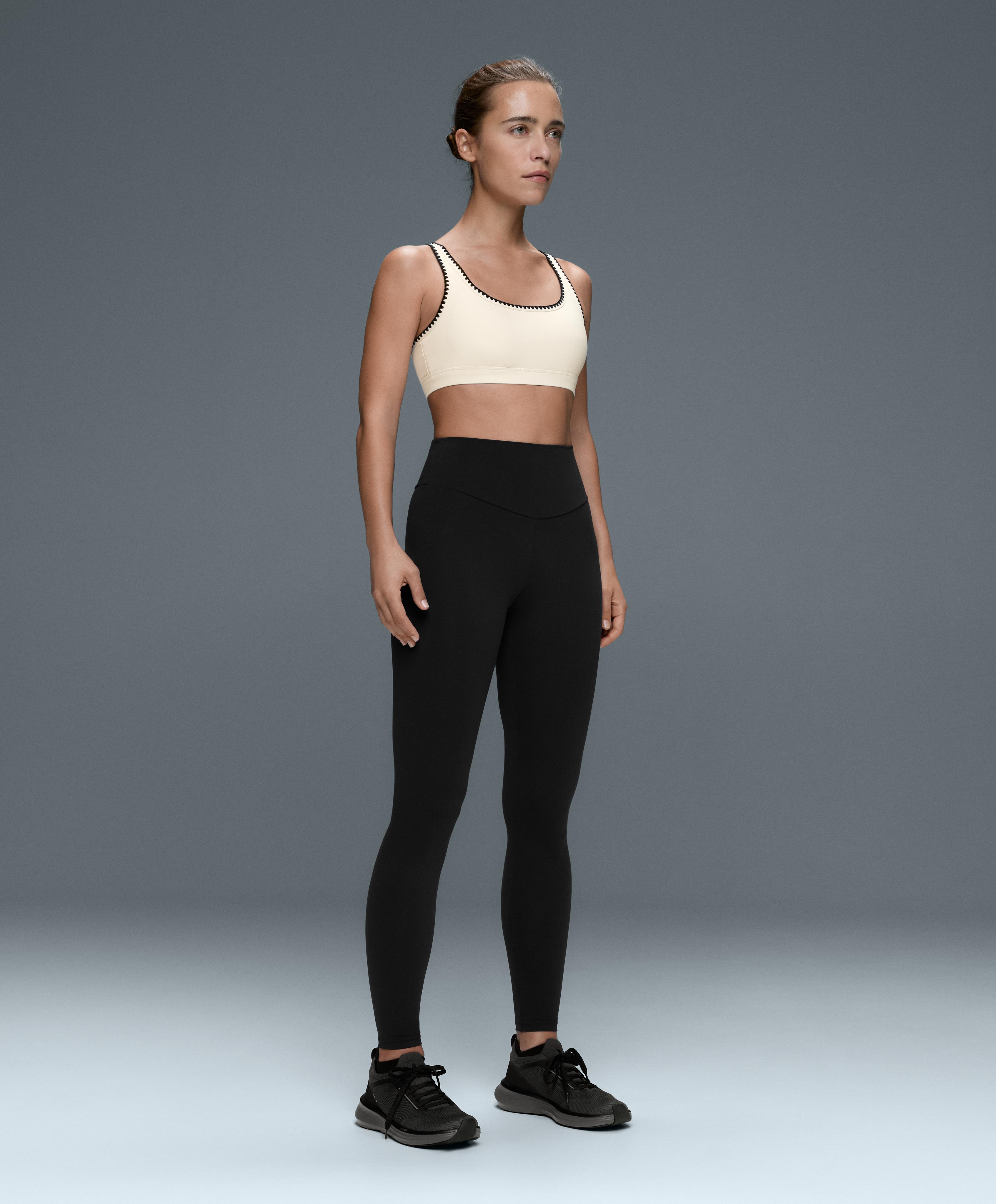 Medium-support Comfortlux sports bra with contrast seams — PALE ECRU