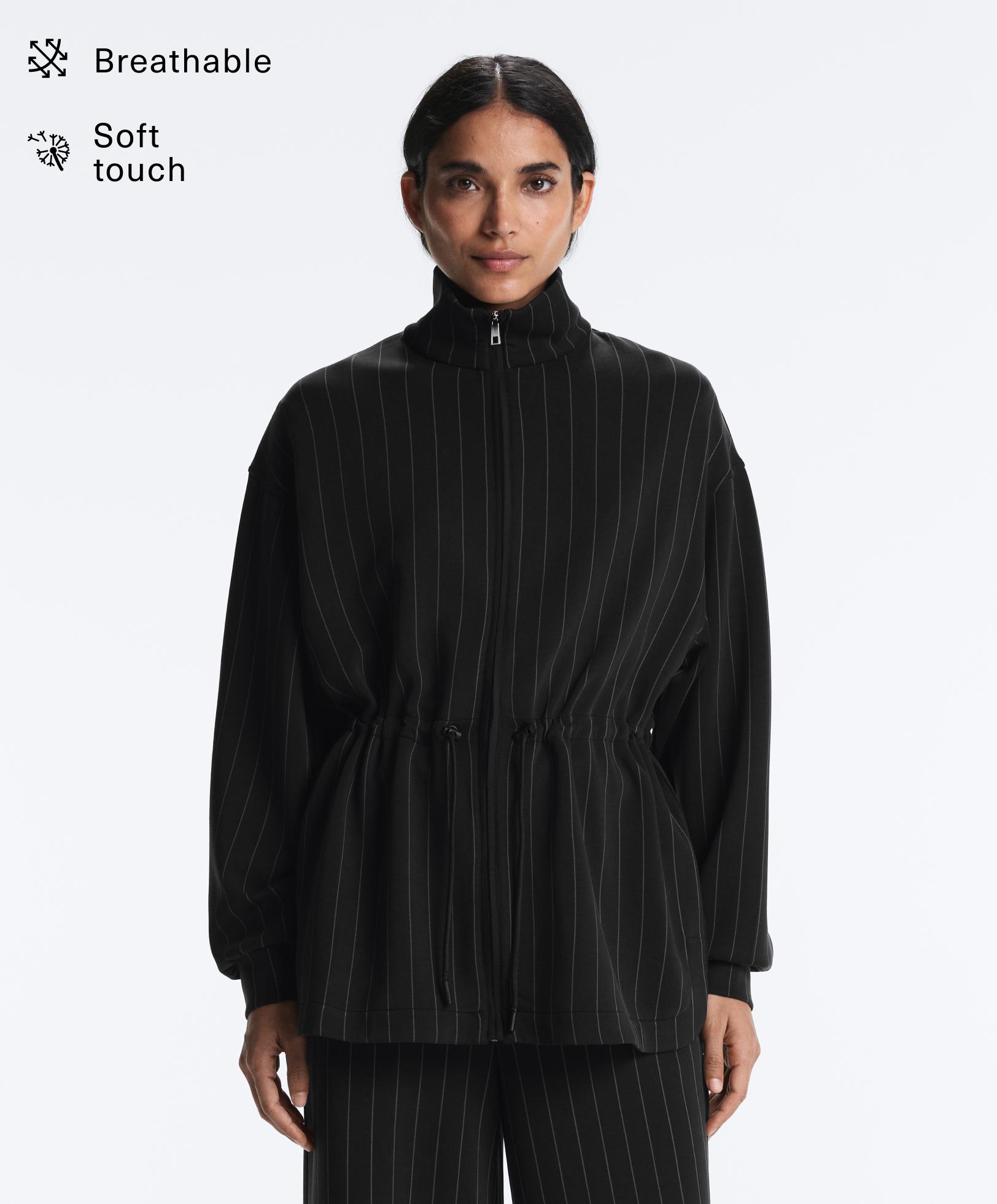 Gara svītraina jaka ar regulējamu vidukli un augstu apkakli