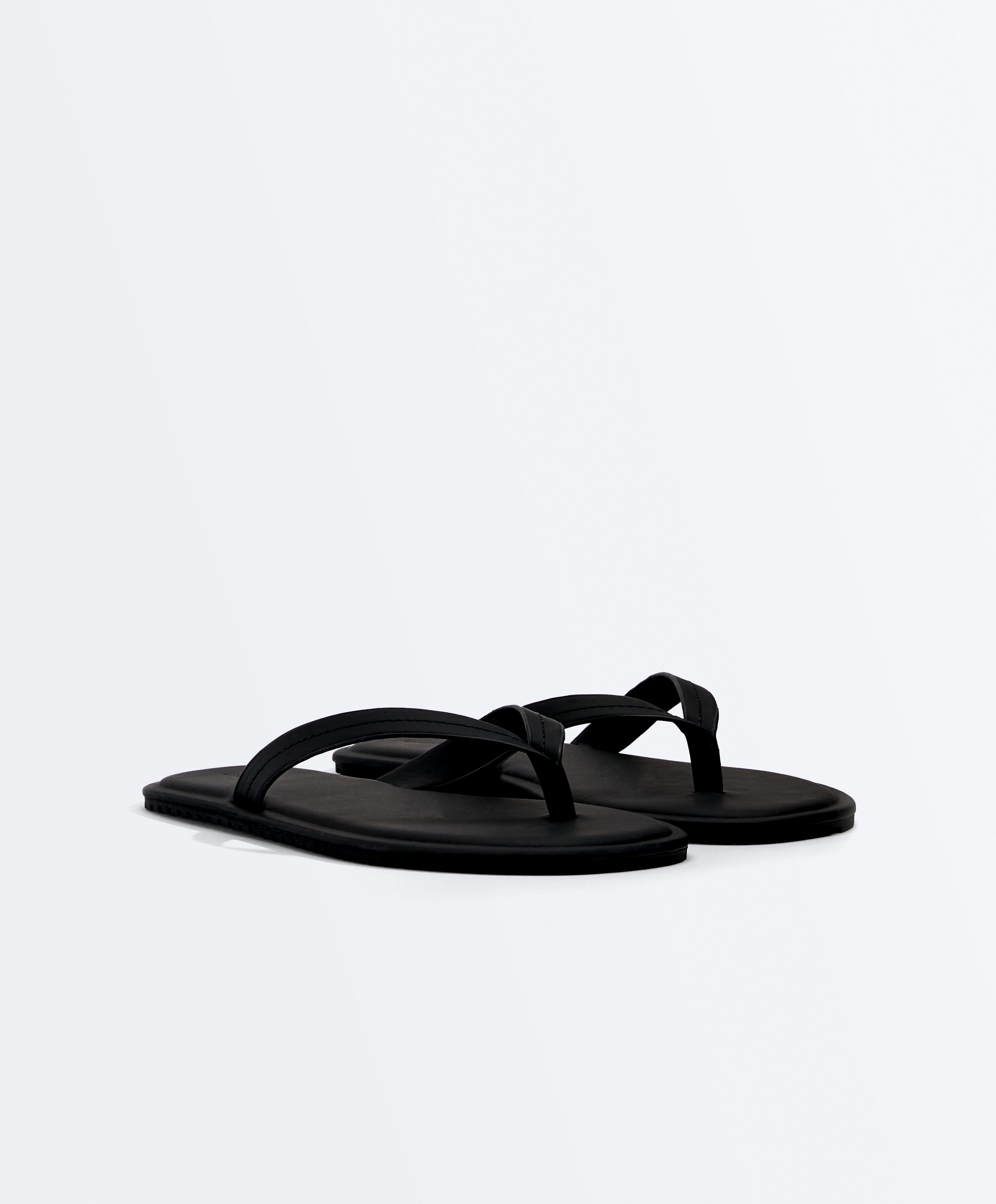 Sandalia plana minimal