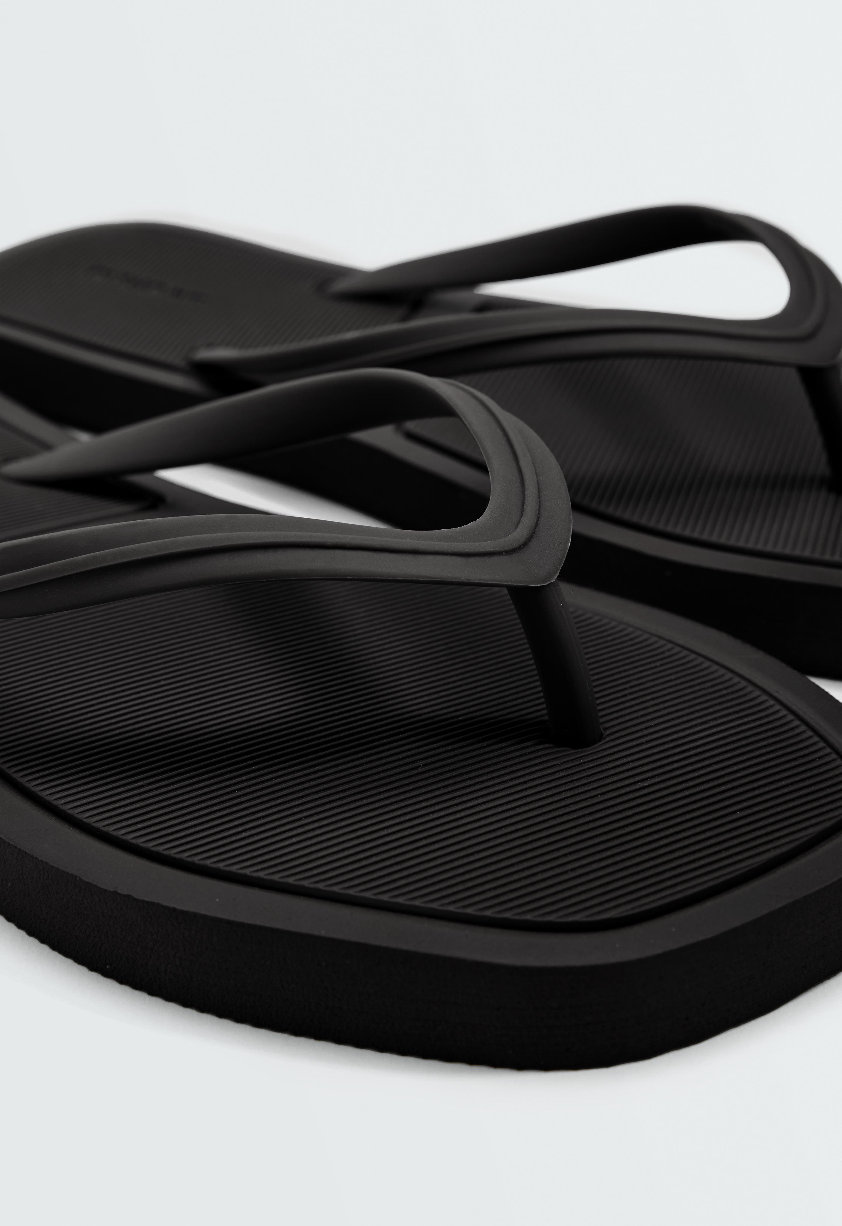 Embossed beach sandals — BLACK