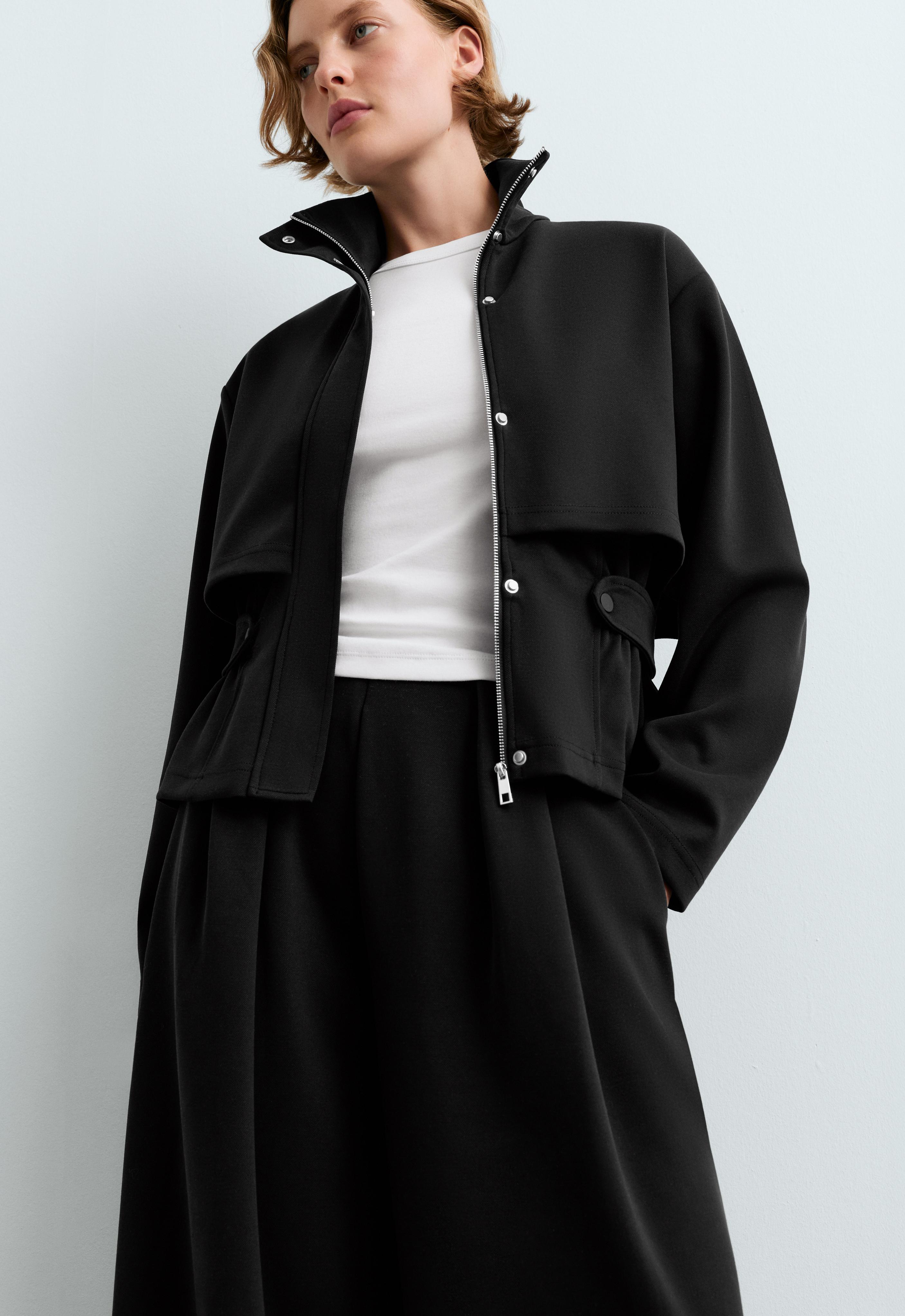 Kurze Piqué-Jacke mit Gürtel