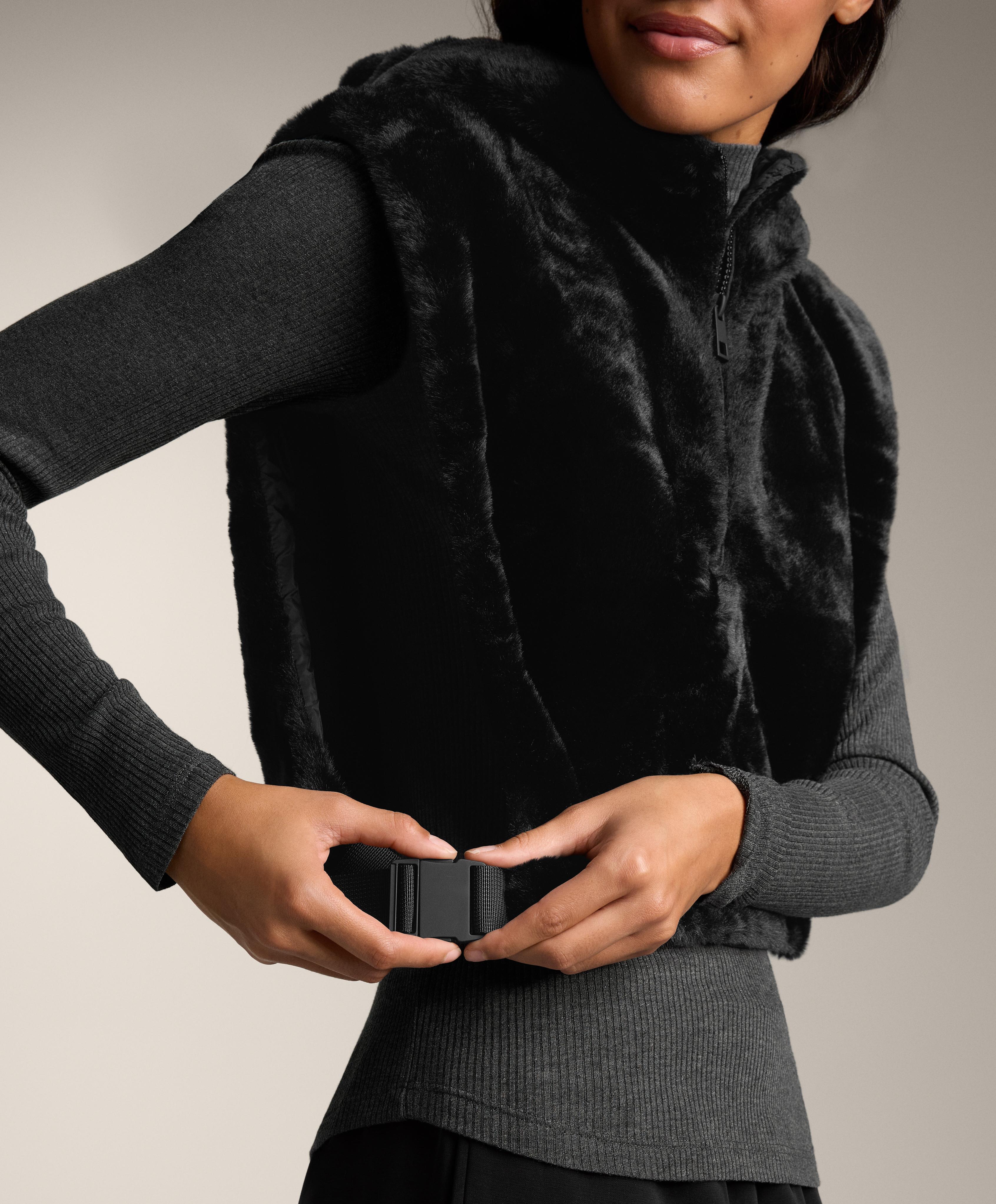 Kamizelka ze sztucznego futerka z kapturem - Wyprzedaż Kamizelka ze sztucznego futerka z kapturem - Wyprzedaż