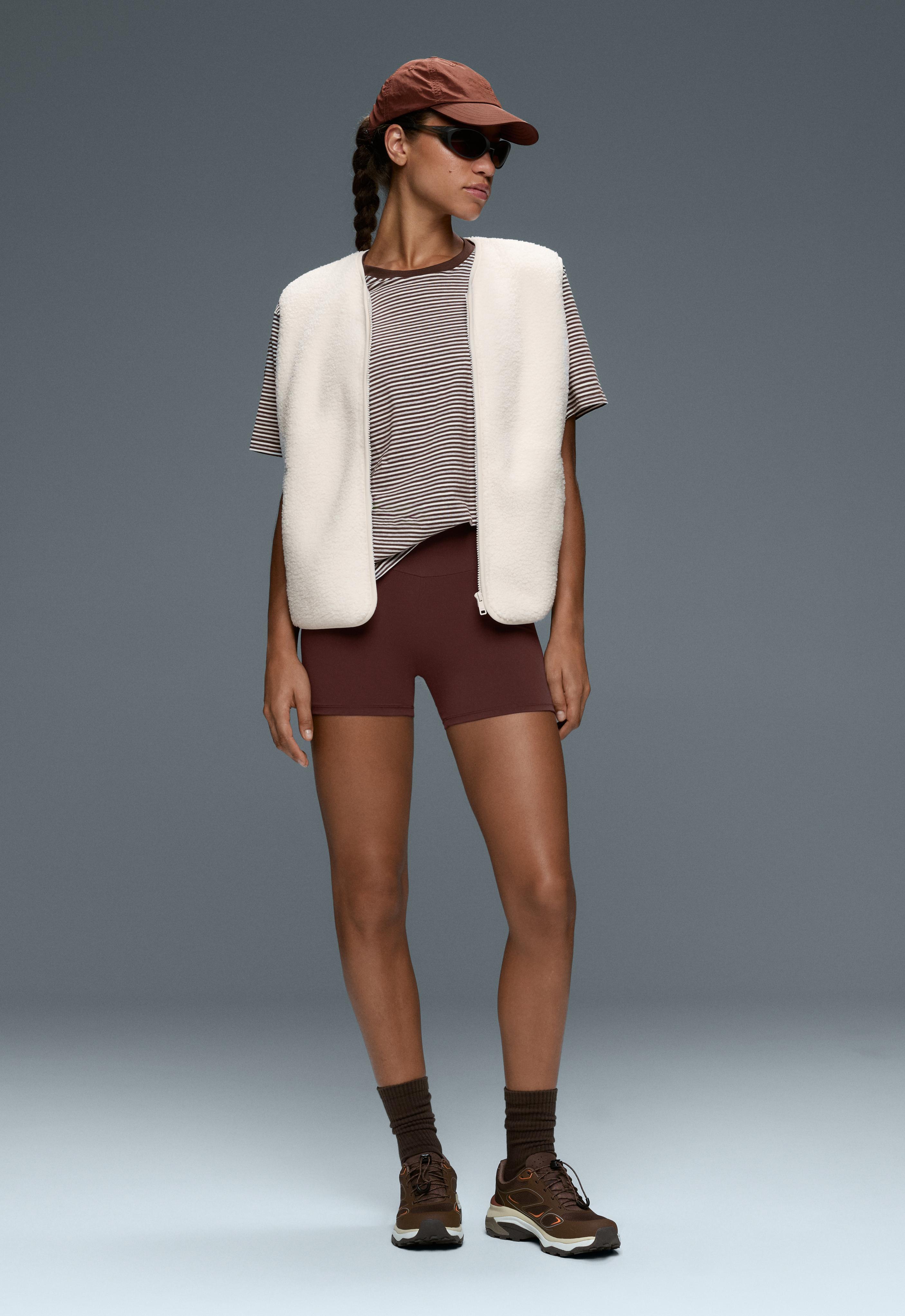 Comfortlux high-waisted 10cm hot pants — CHOCOLATE