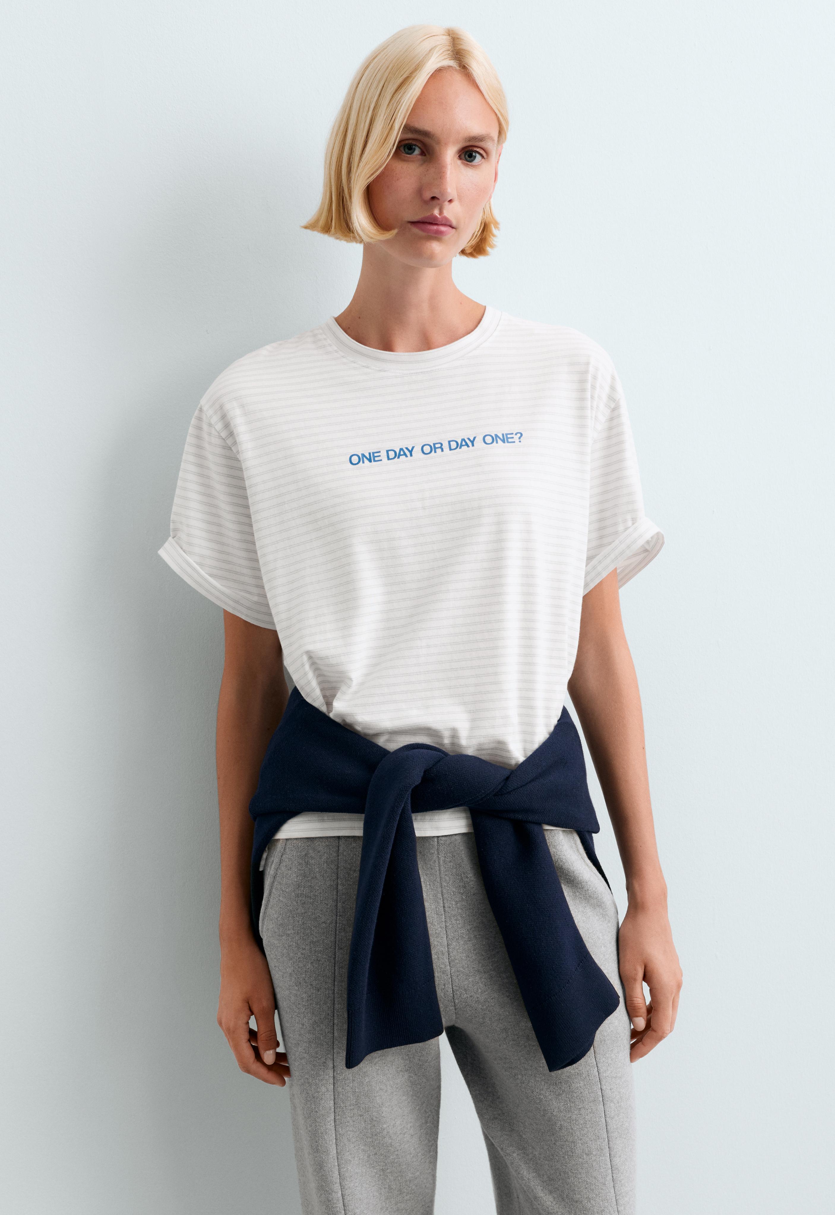 Boxy-T-Shirt mit Schriftzug