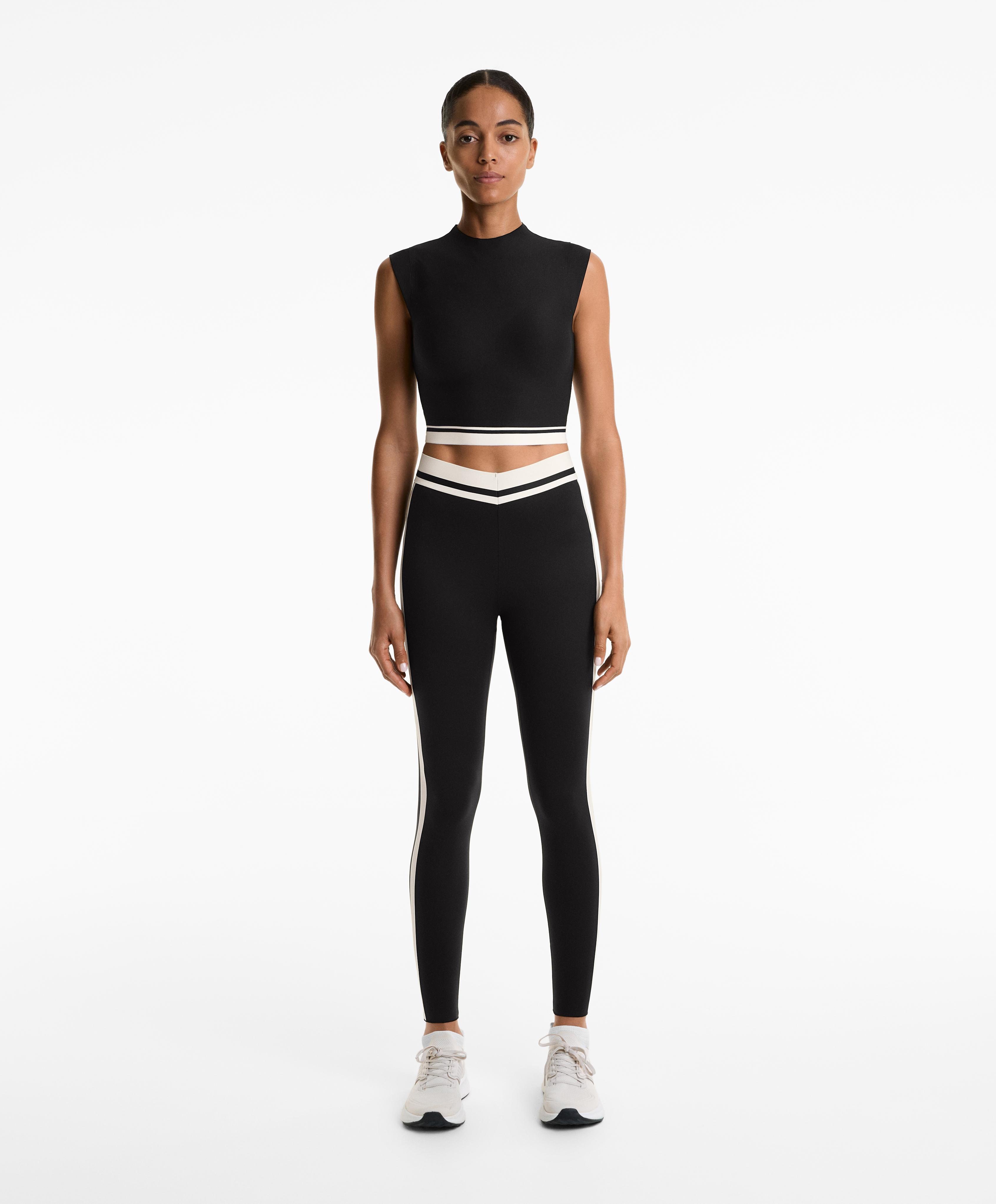 Black perfect adapt piping total look