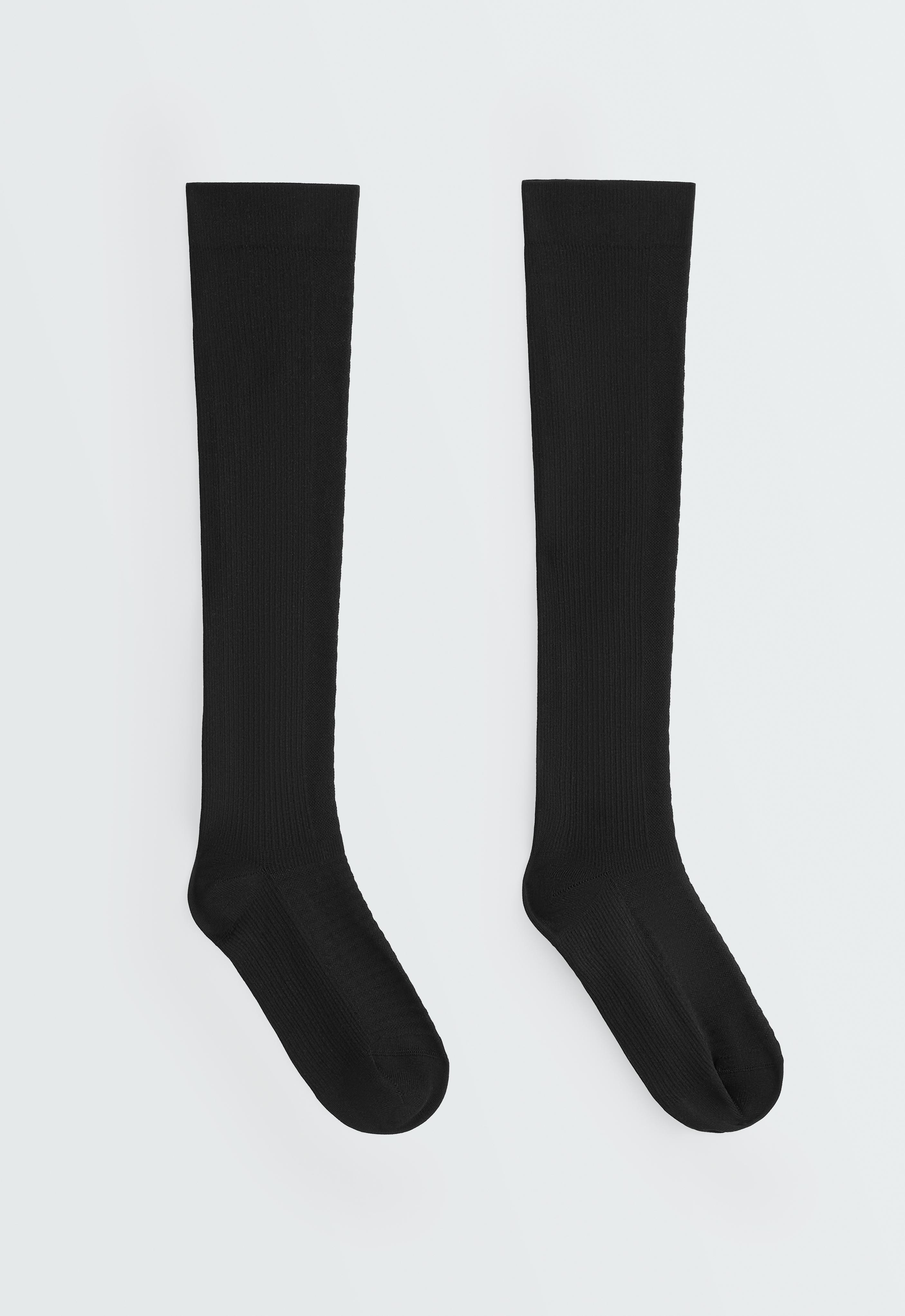 Knee-high polyamide blend socks