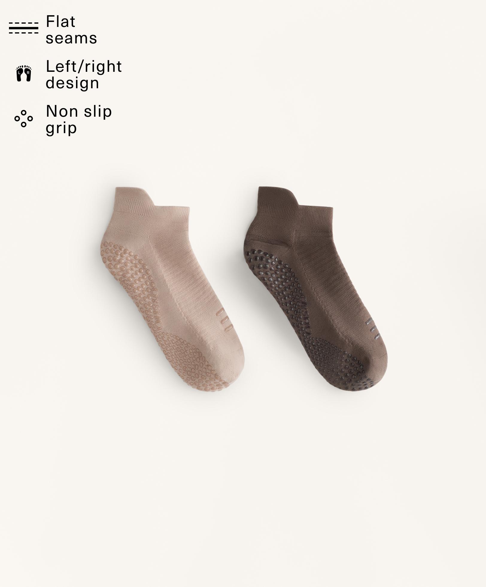 2 pairs of polyamide blend yoga and Pilates sneaker socks