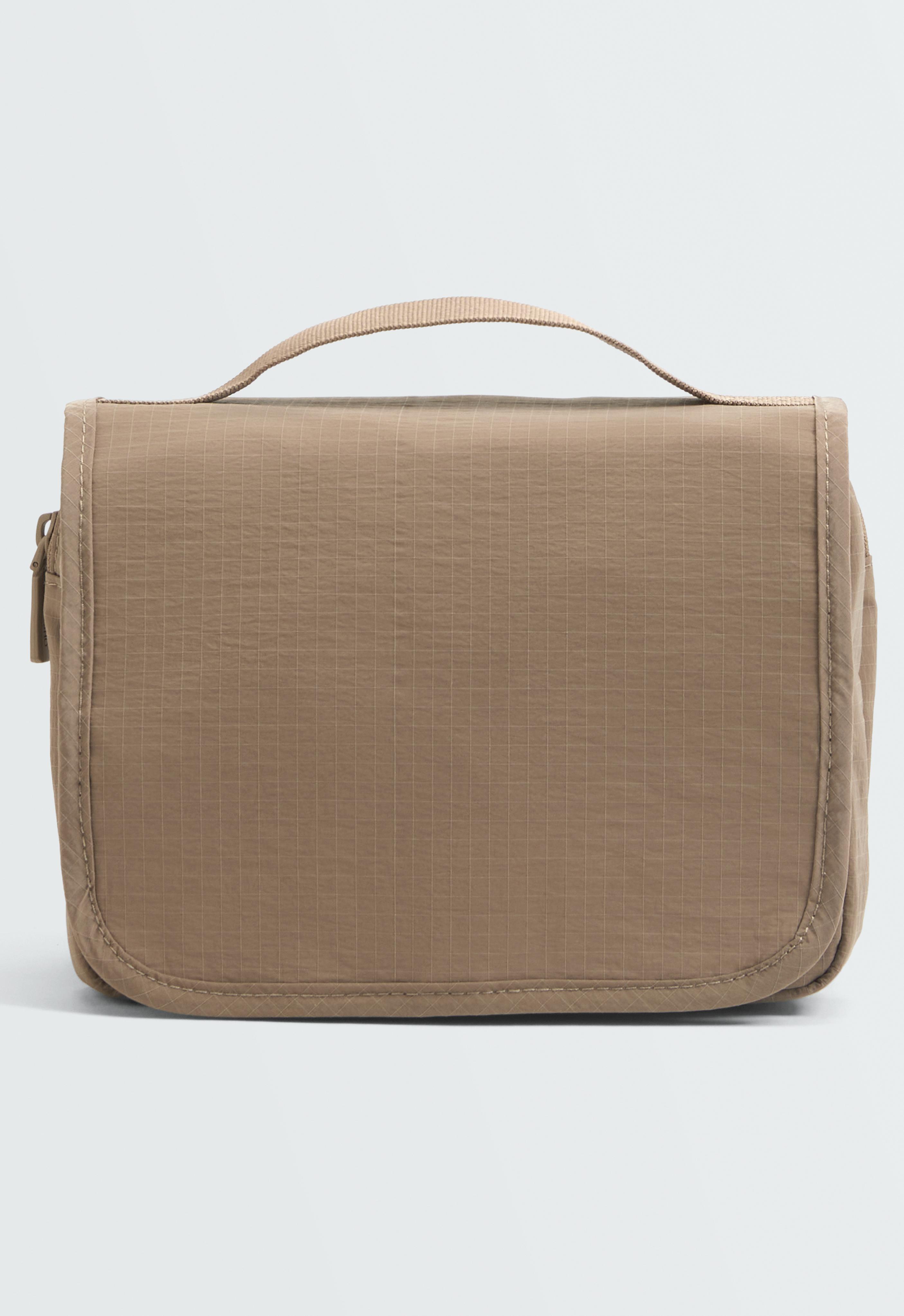 Hanging wash bag — CAMEL