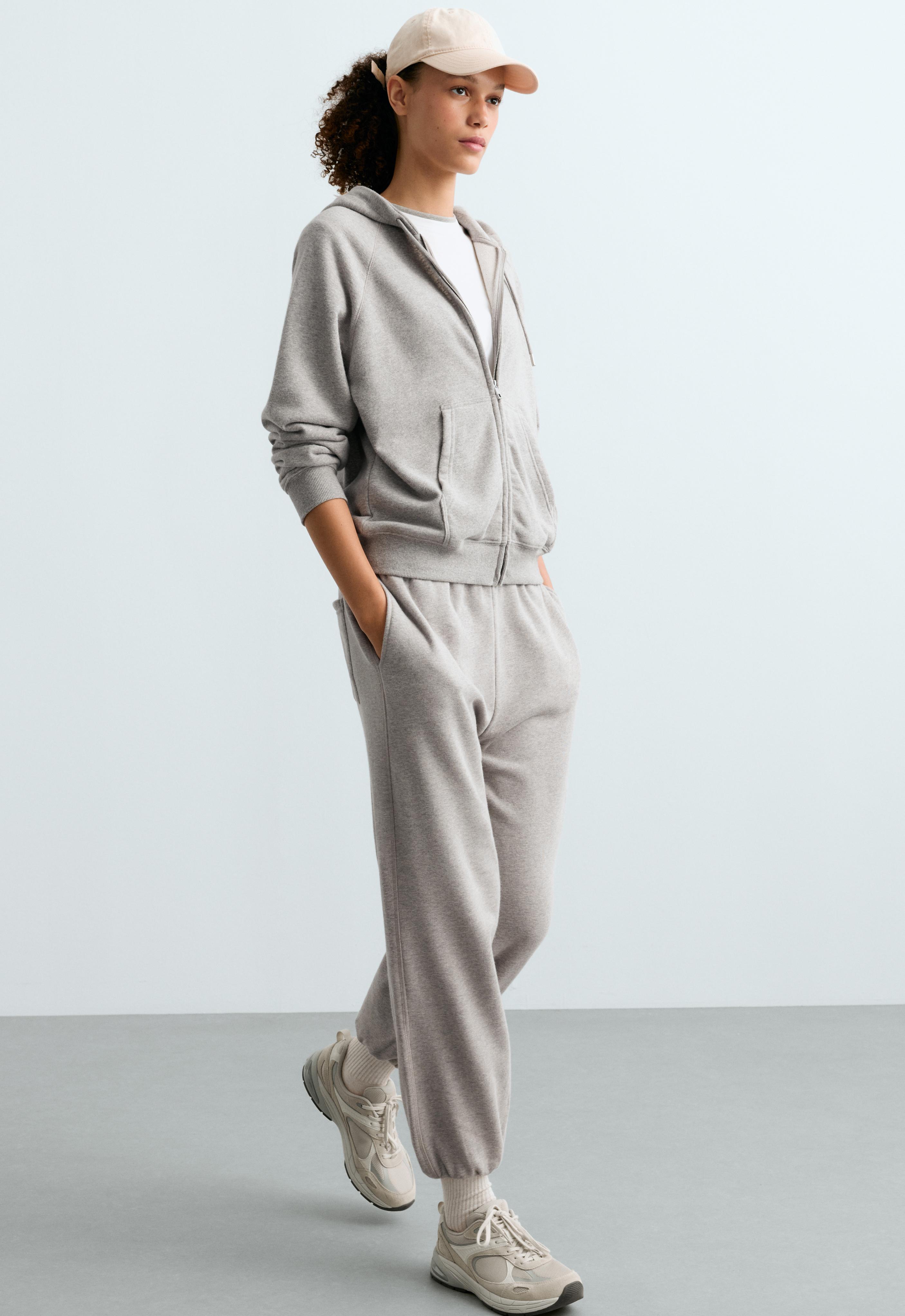 Grey fleece jogger total look