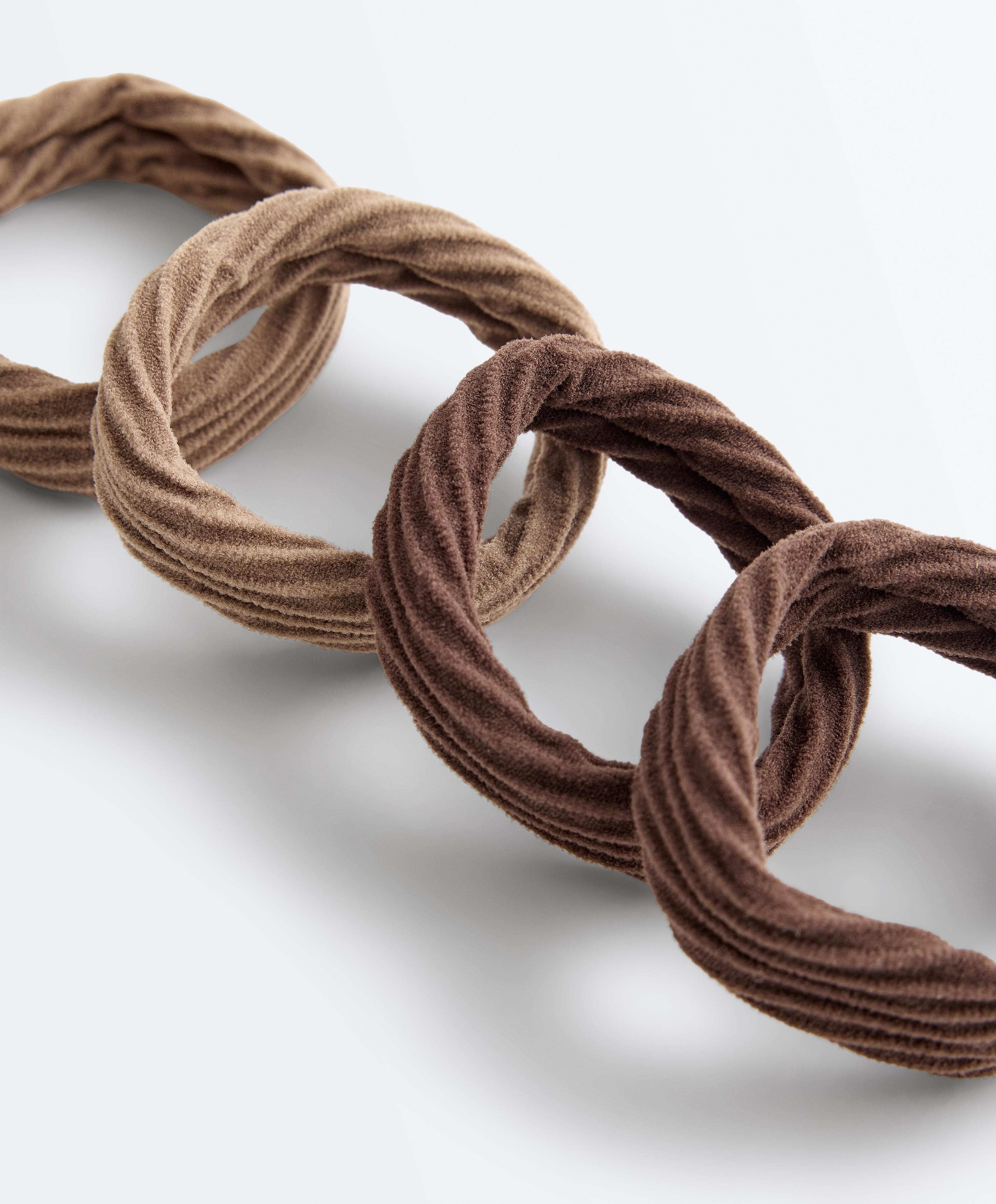 4 twist-effect scrunchies 4 twist-effect scrunchies