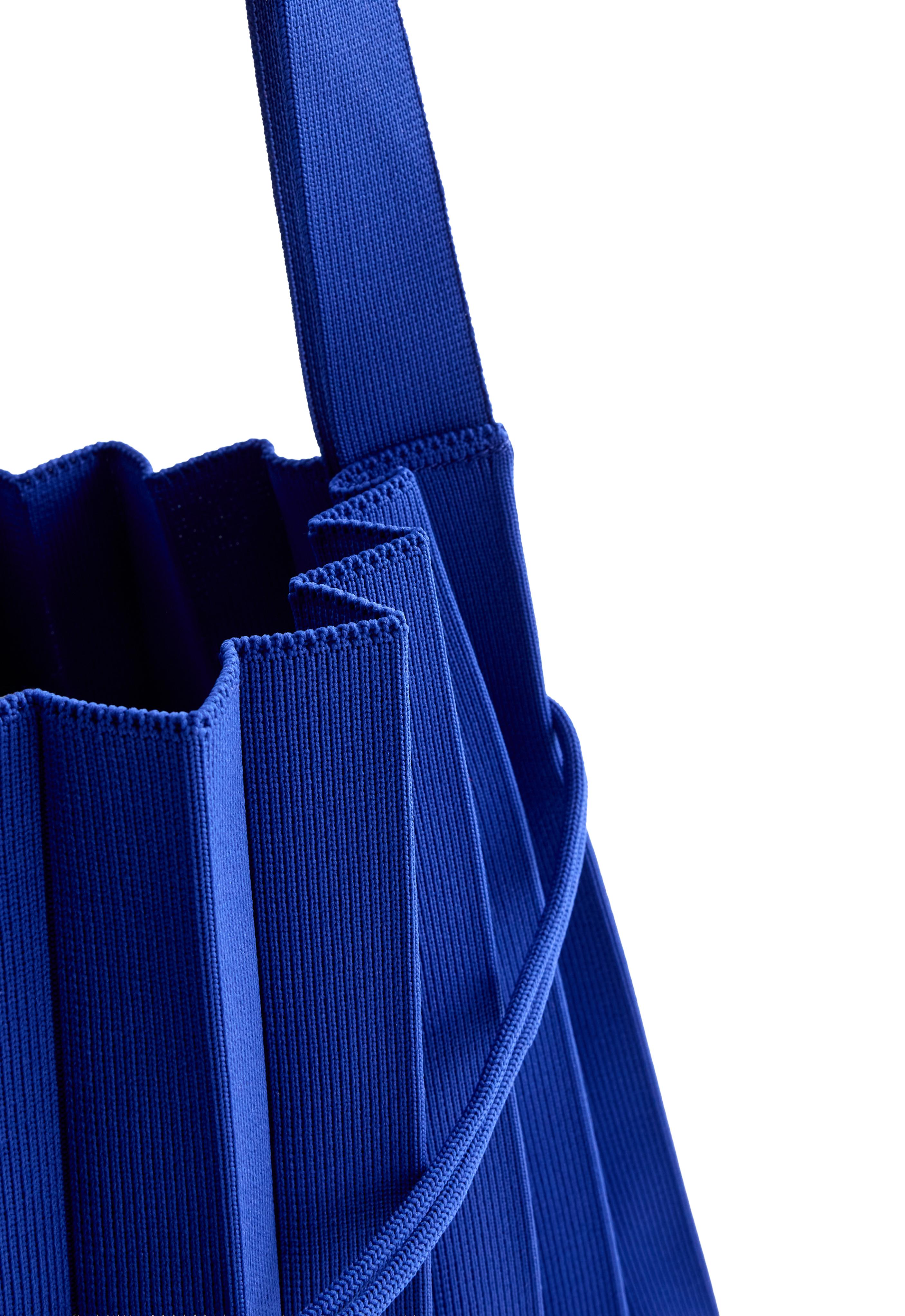 Pleated knit bag — KLEIN BLUE