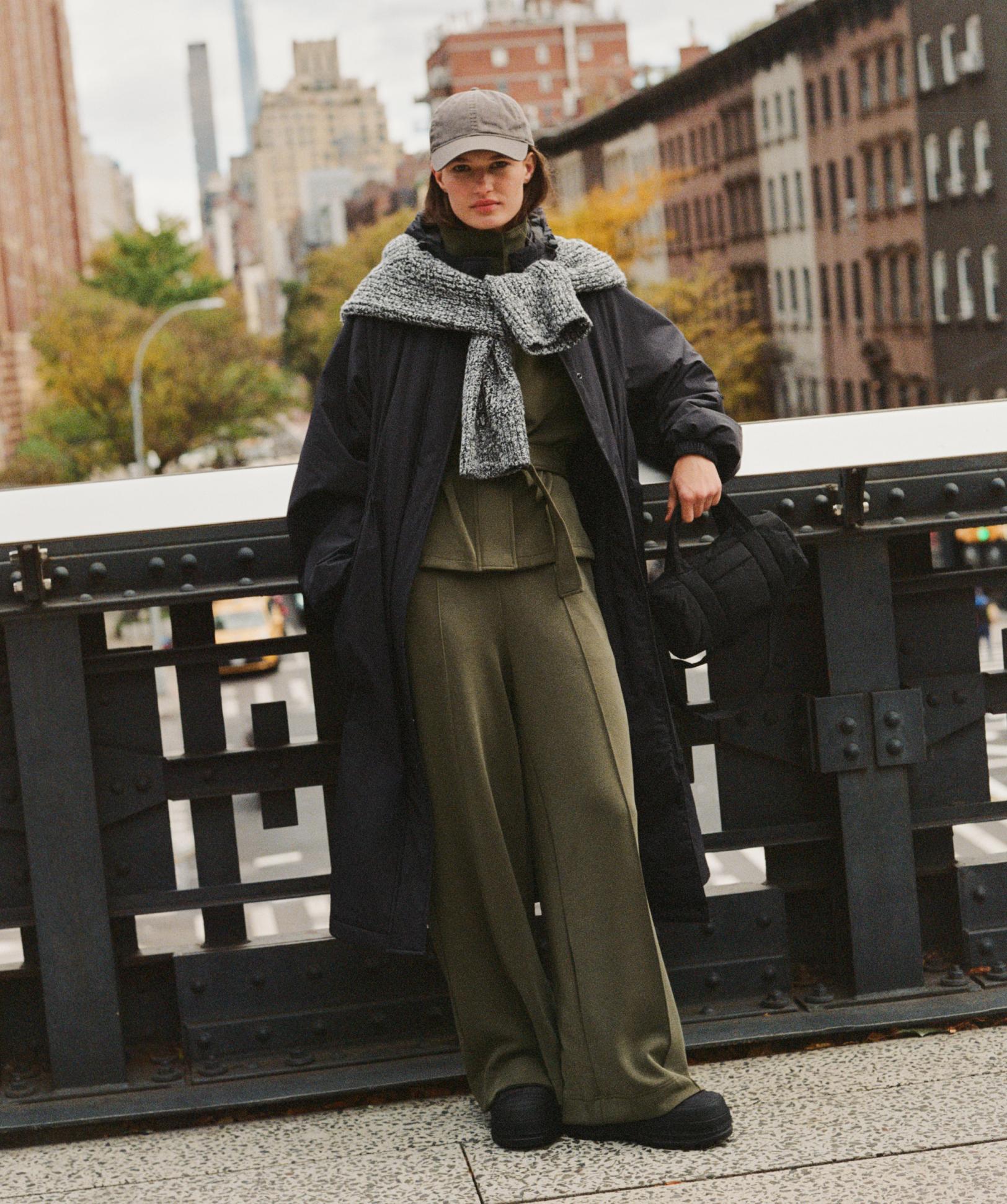 Pantalón super high rise flare con modal brushed