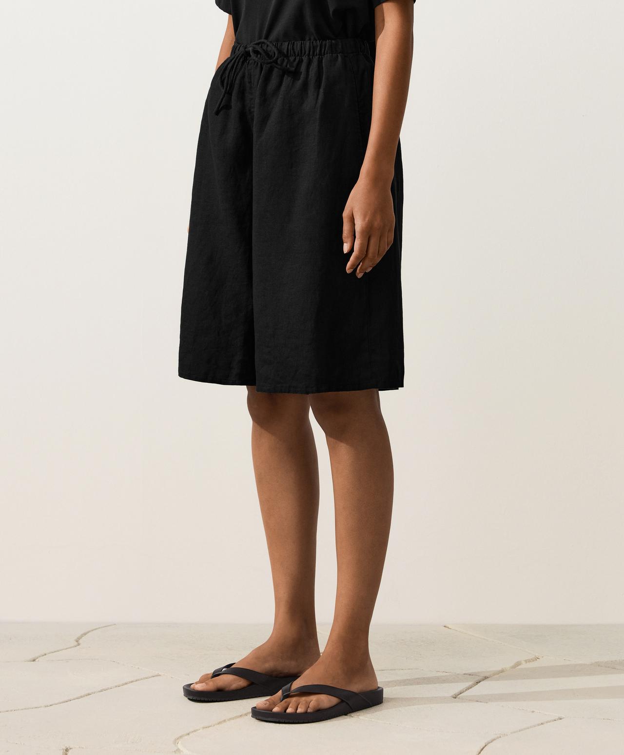 100% linen midi Bermuda shorts — BLACK