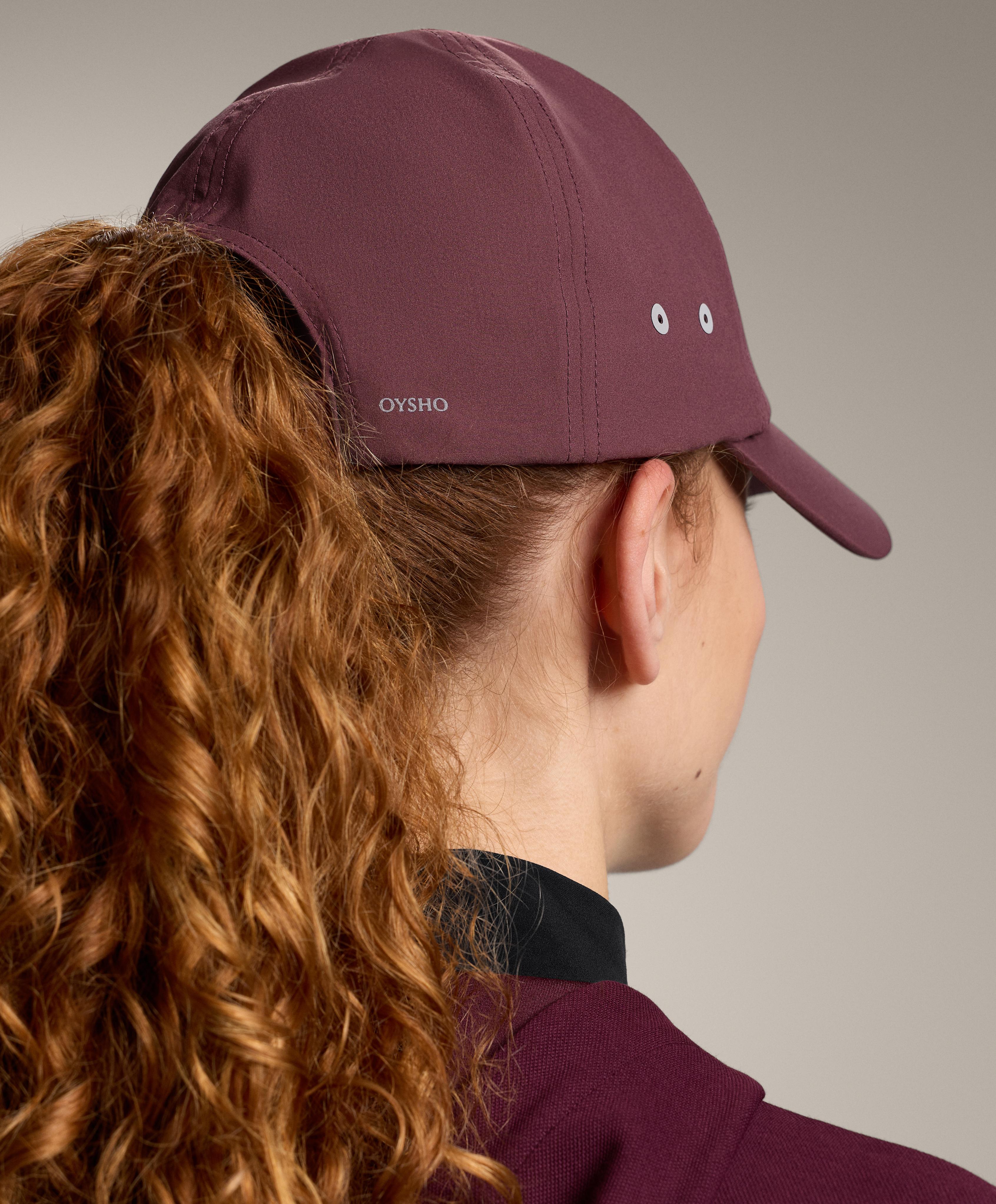 قبعة رياضية بشعار قبعة رياضية بشعار