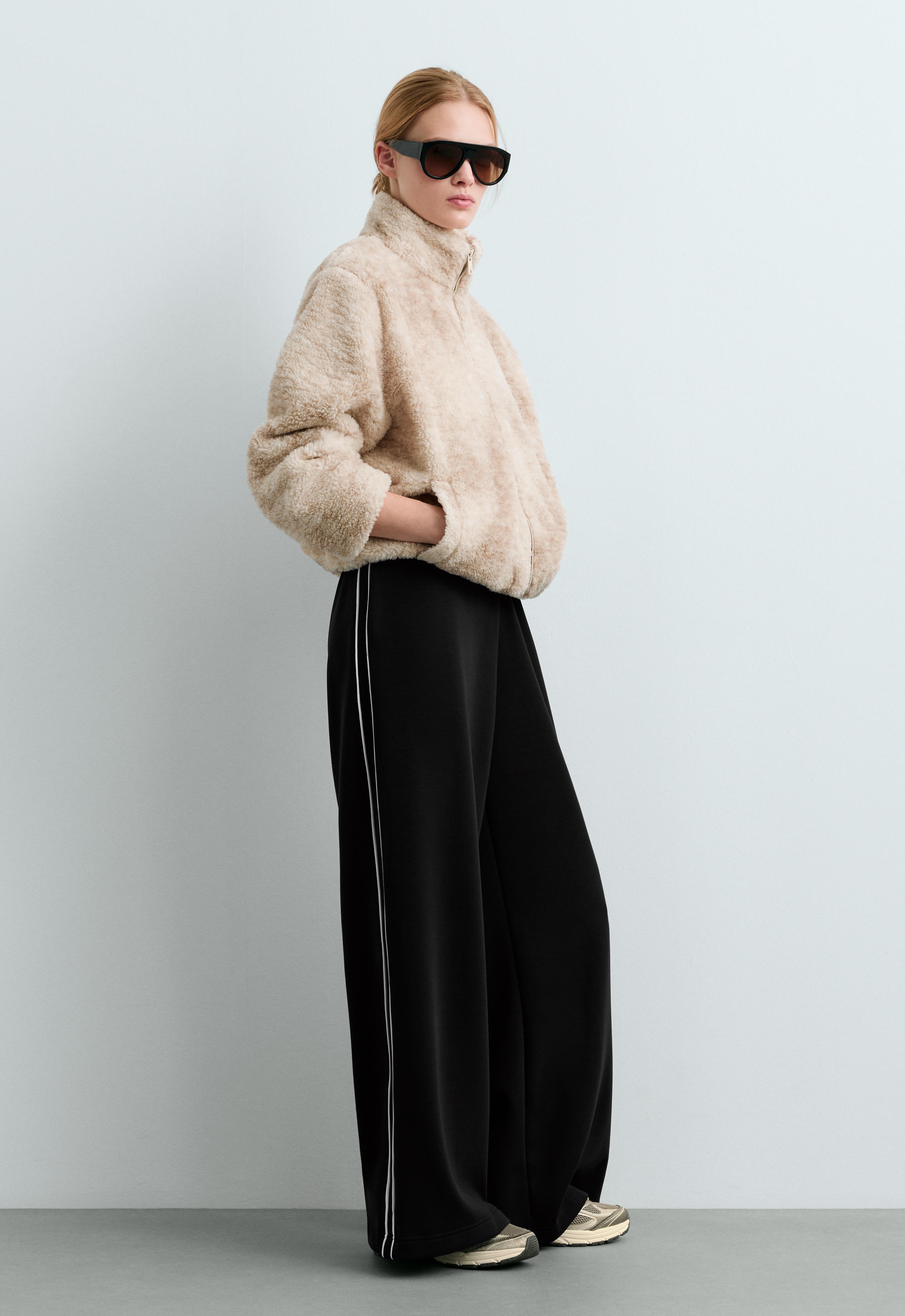Pantalón recto con modal brushed piping