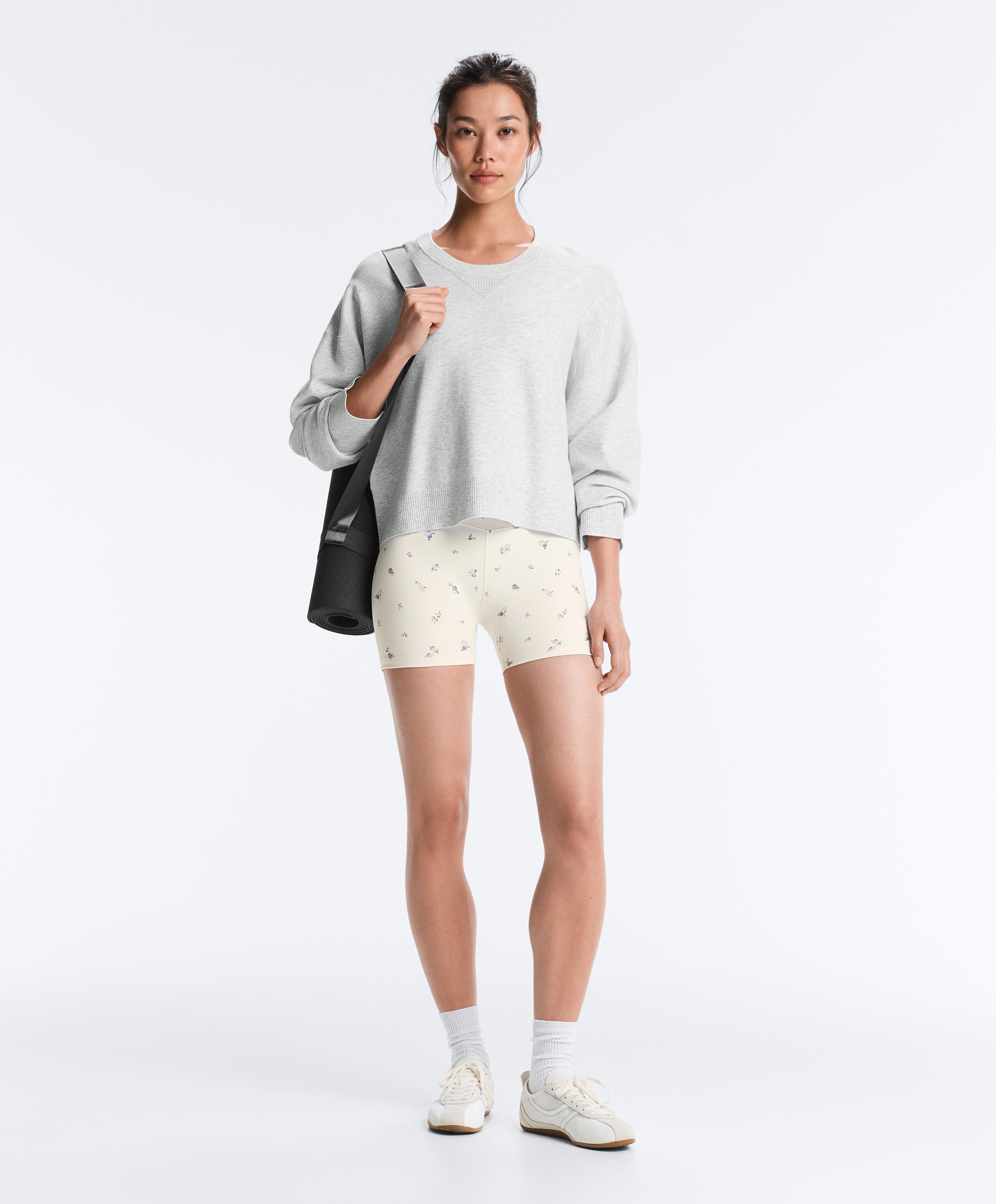 Evermove high-rise 10cm hot pants with floral print