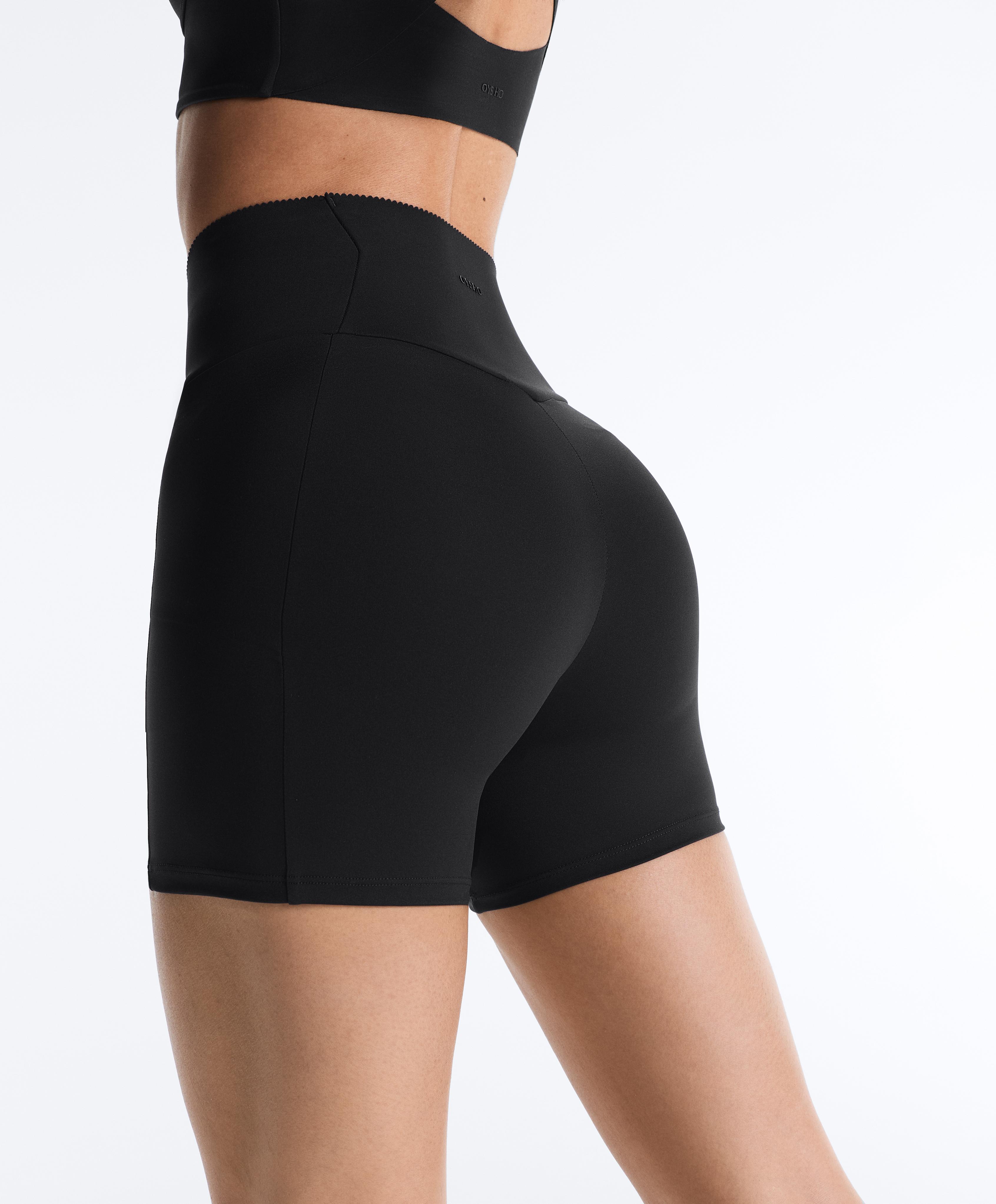 Compressive high-rise pocket 10cm hot pants — BLACK