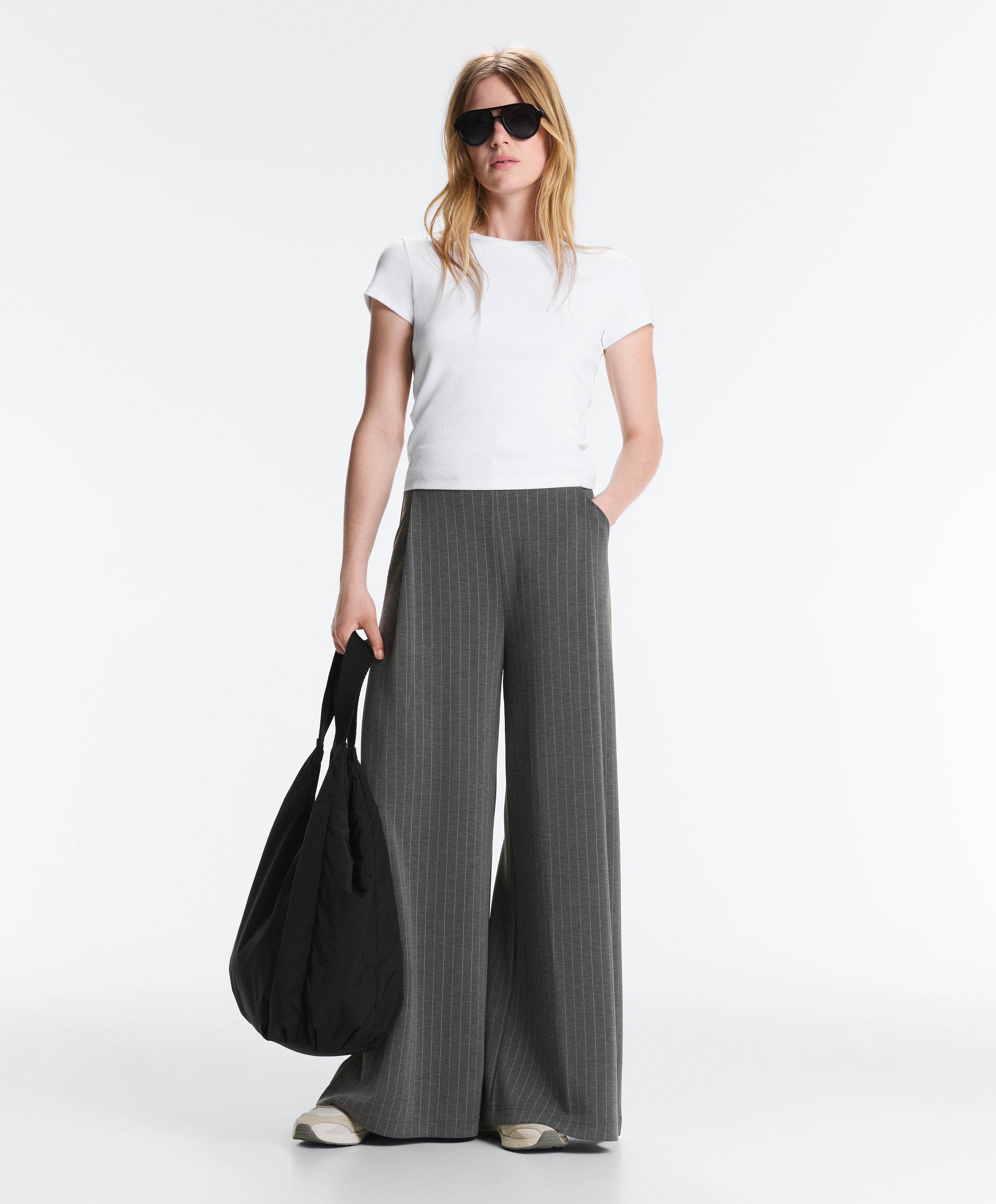 Pantalón ancho pliegue lateral con modal tacto suave Pantalón ancho pliegue lateral con modal tacto suave