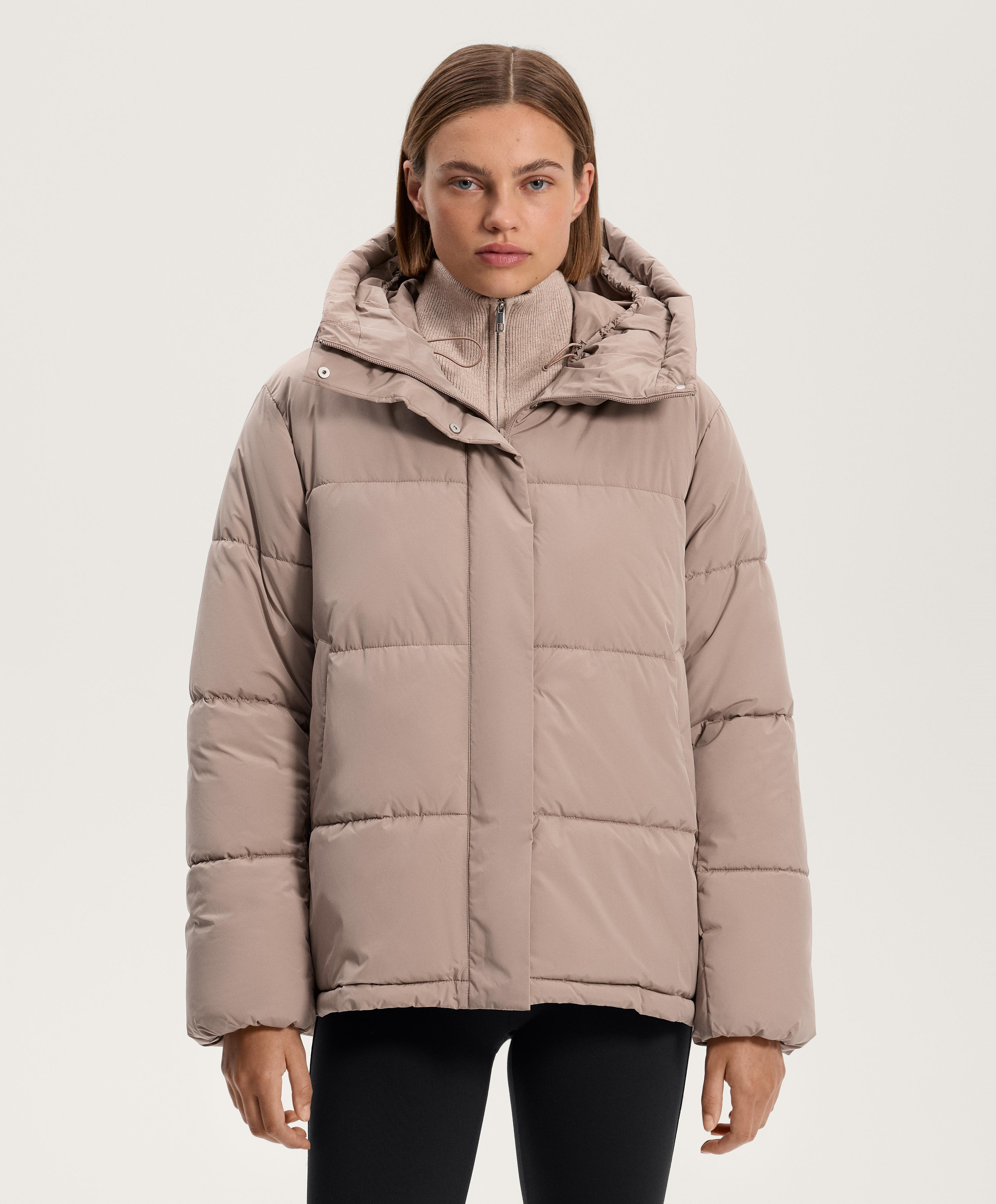 Stepēta Primaloft® jaka, kas atgrūž ūdeni Stepēta Primaloft® jaka, kas atgrūž ūdeni