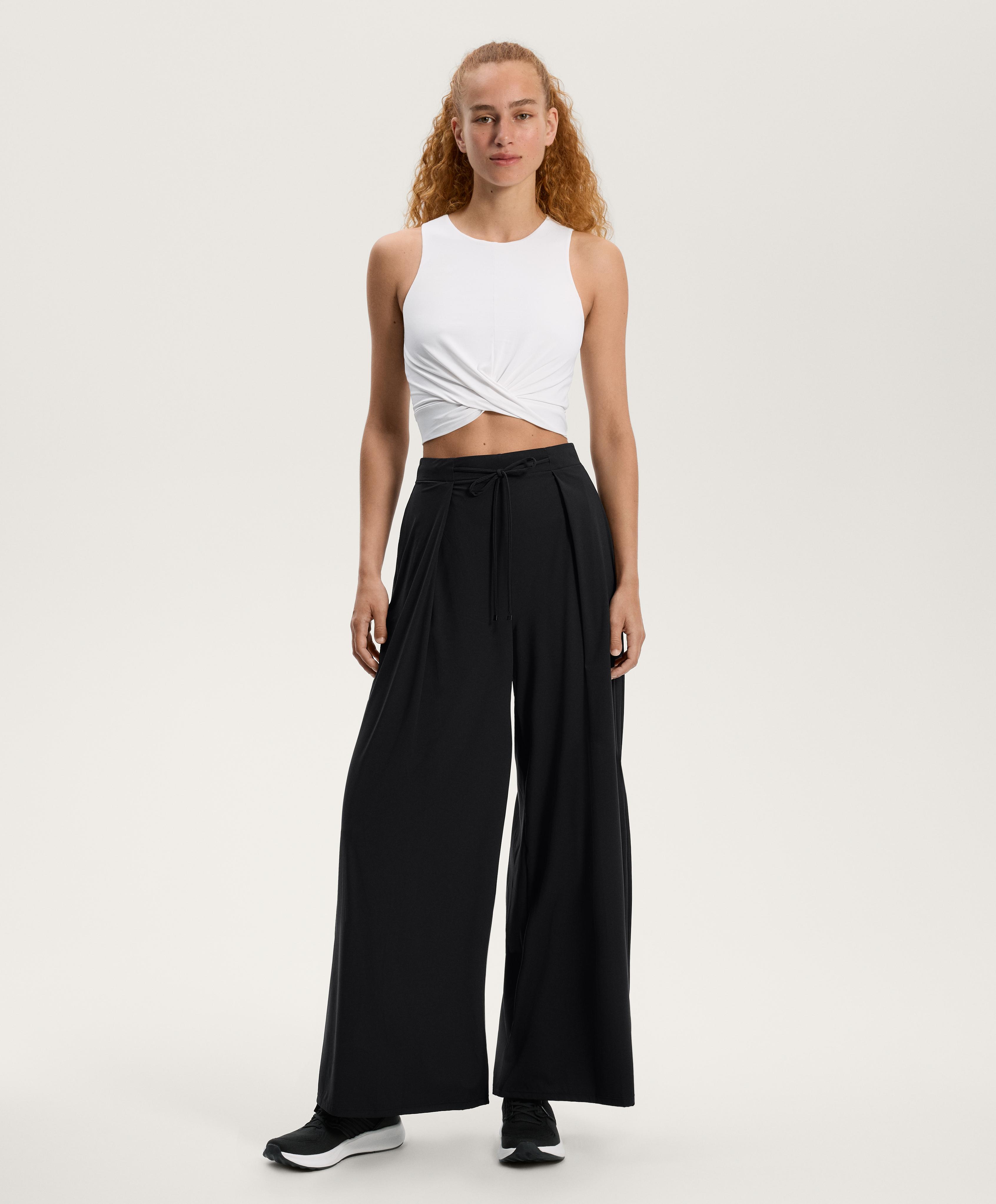 Tank top viršutinė dalis su sukryžiuota apačia - Išpardavimas Tank top viršutinė dalis su sukryžiuota apačia - Išpardavimas