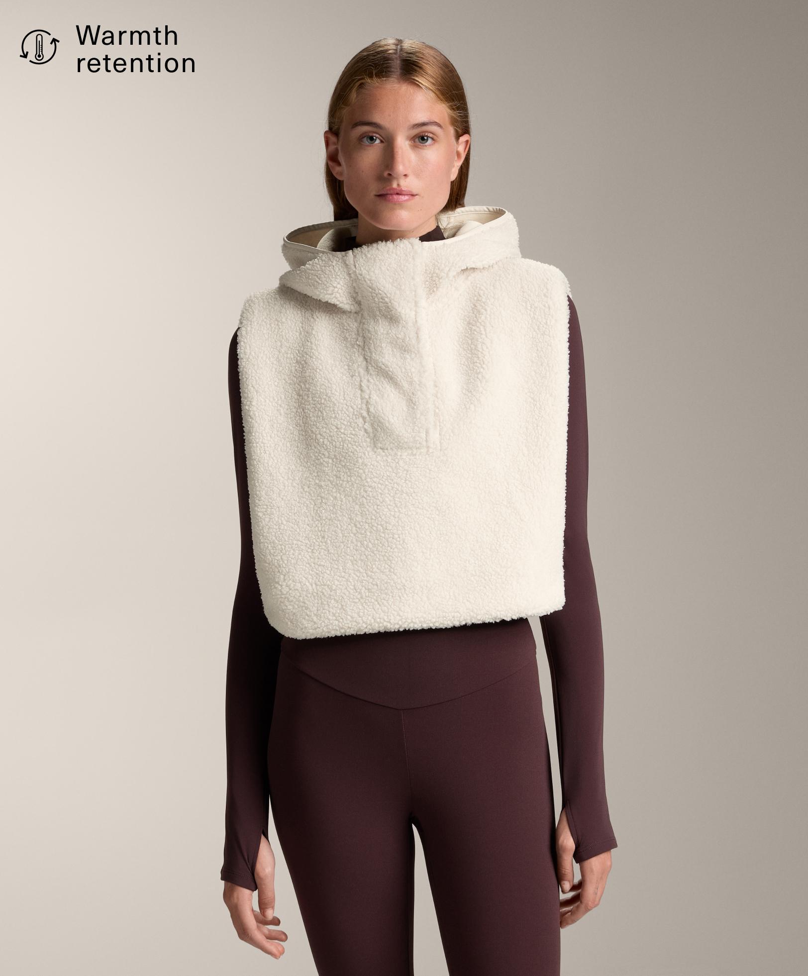 וסט דמוי עור כבש עם קפוצ'ון