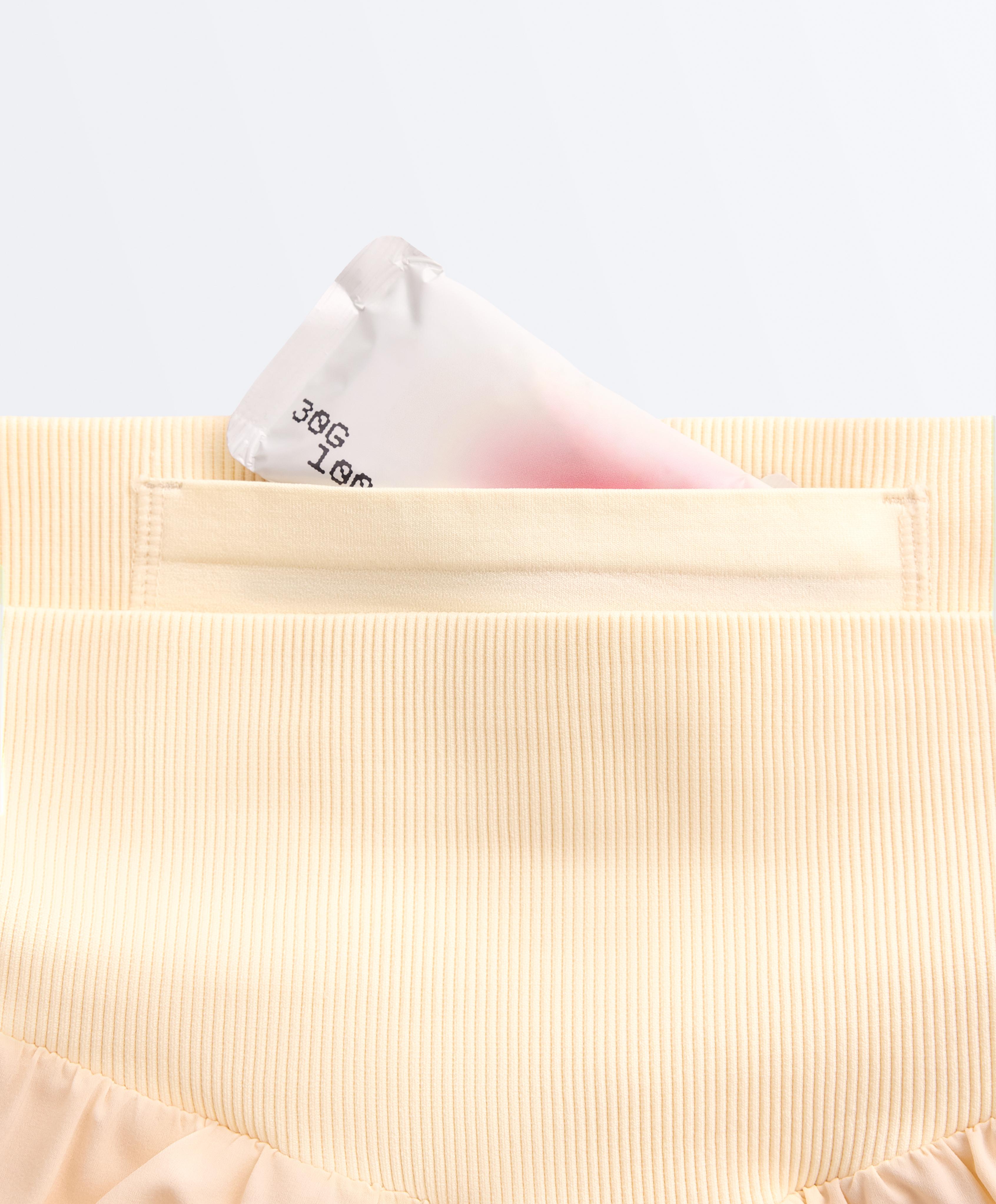 High-rise seamless technical shorts — VANILLA