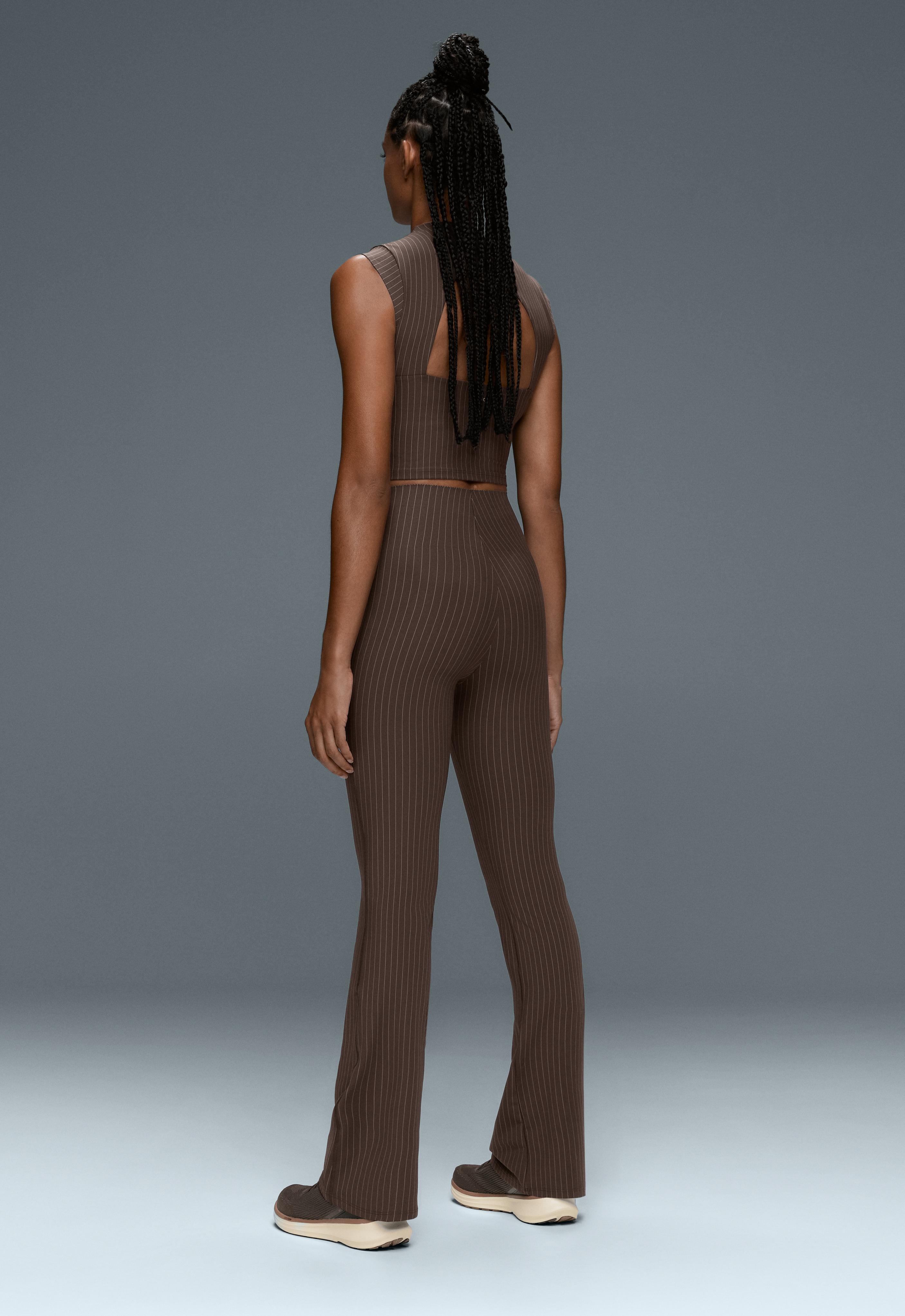 Compressive short-sleeved pinstripe tank top — BROWN