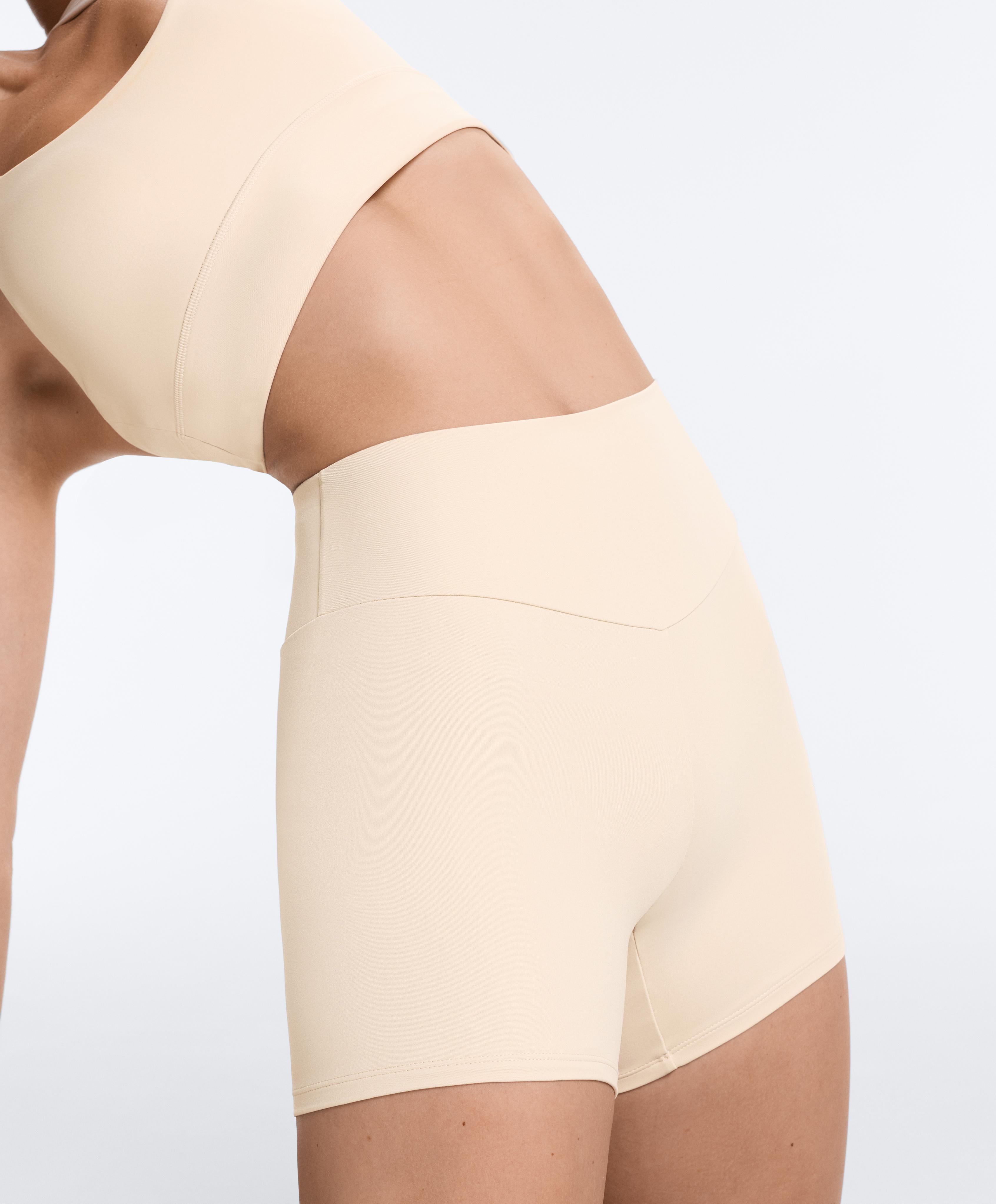 Comfortlux high-waisted 10cm hot pants — SAND