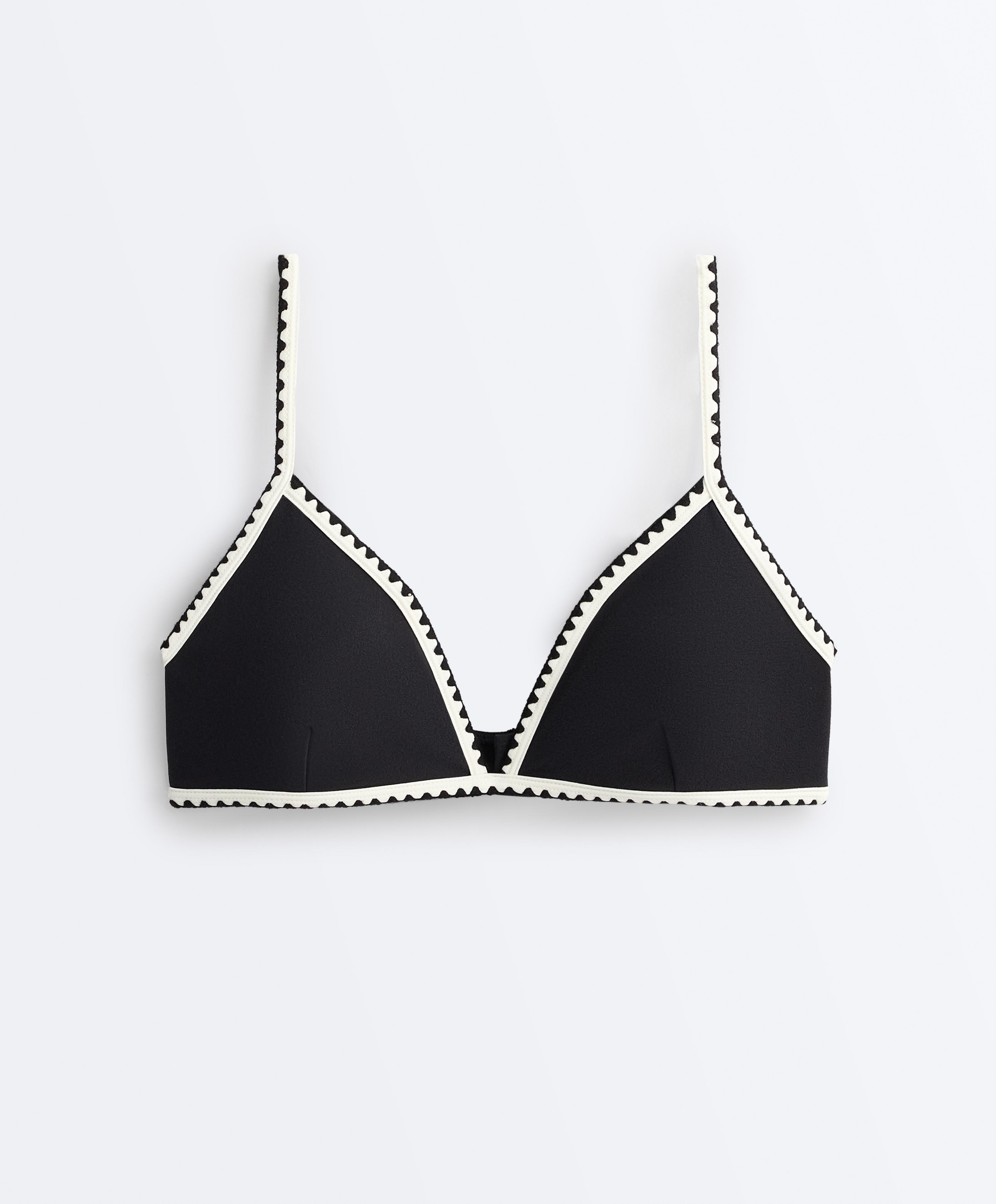 Bikinový top s trojuholníkovými košíkmi a kontrastným prešívaním Bikinový top s trojuholníkovými košíkmi a kontrastným prešívaním
