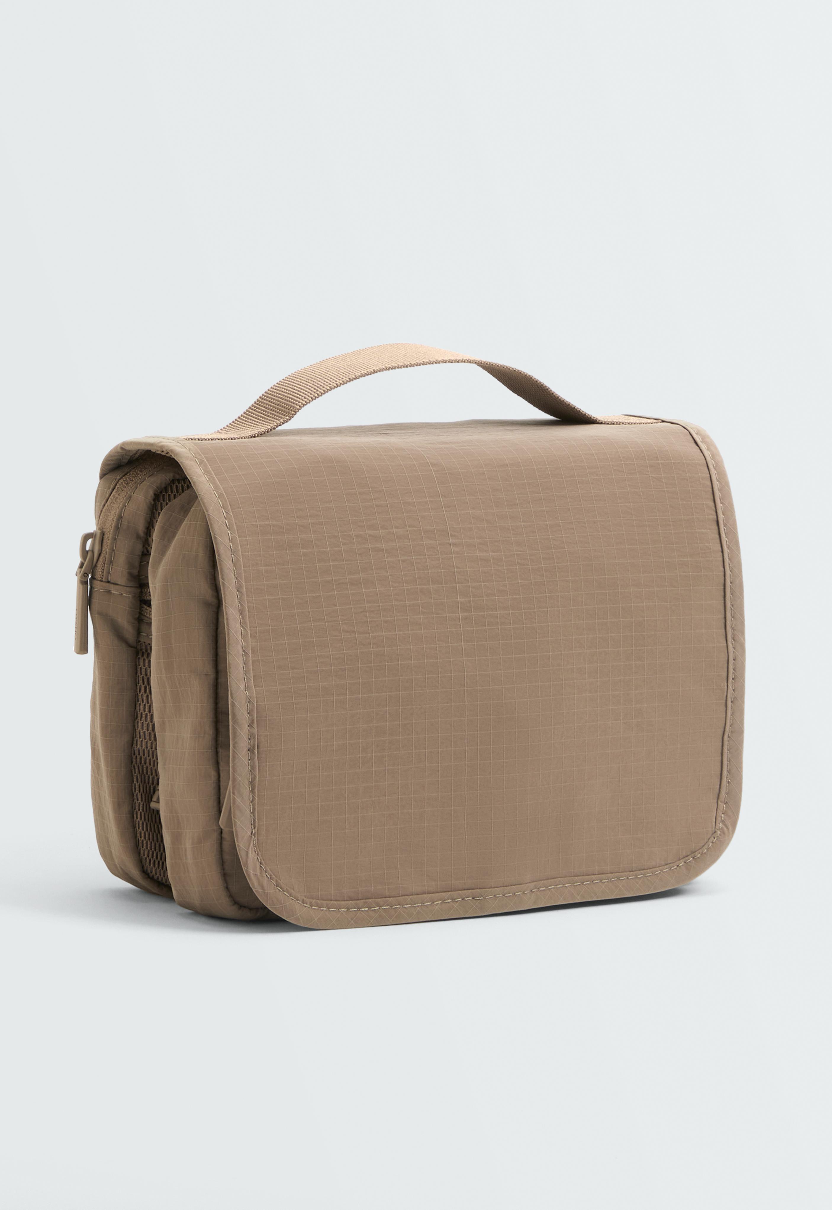 Hanging wash bag Hanging wash bag