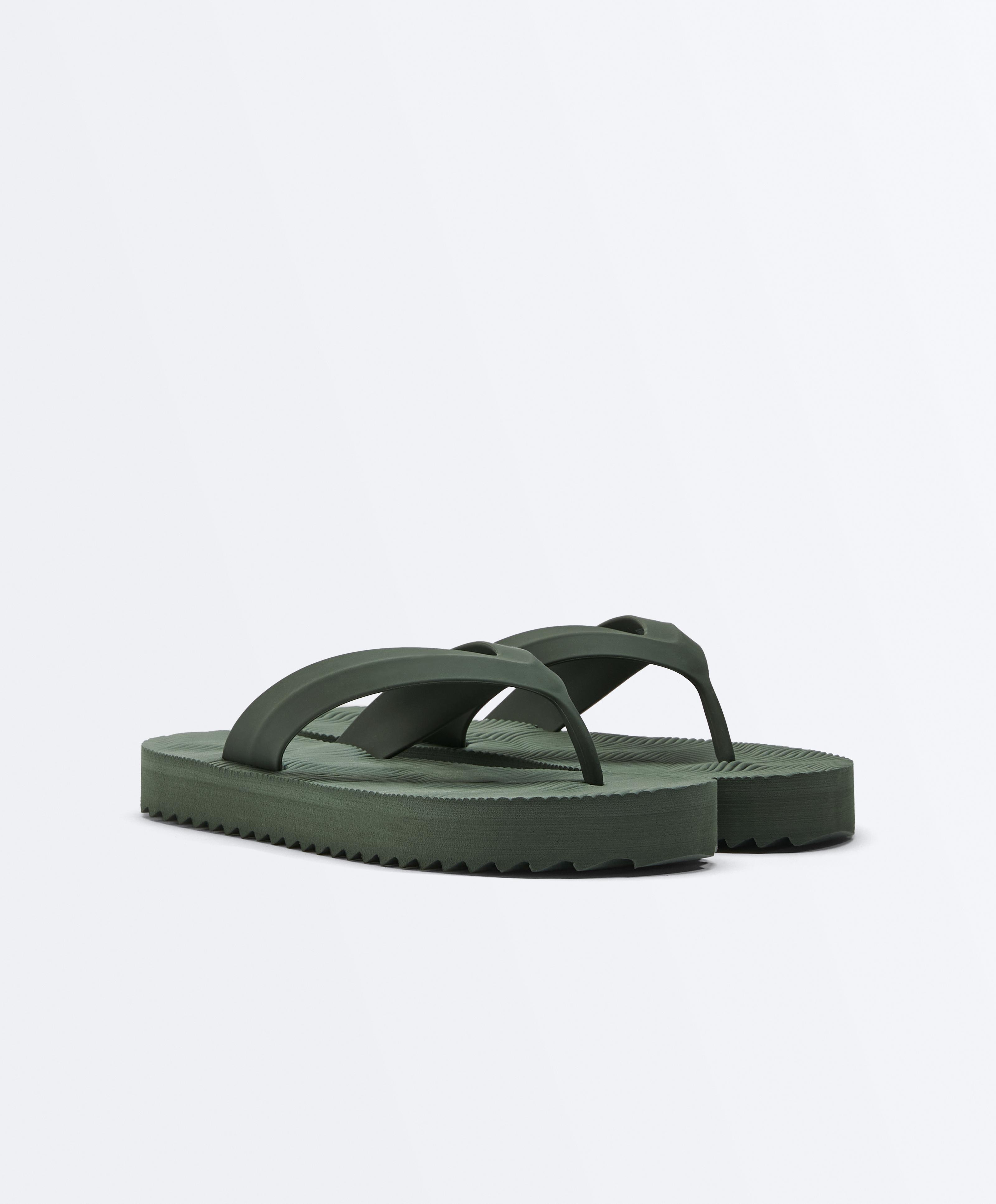 Badesandalen mit strukturierter Plateausohle Badesandalen mit strukturierter Plateausohle