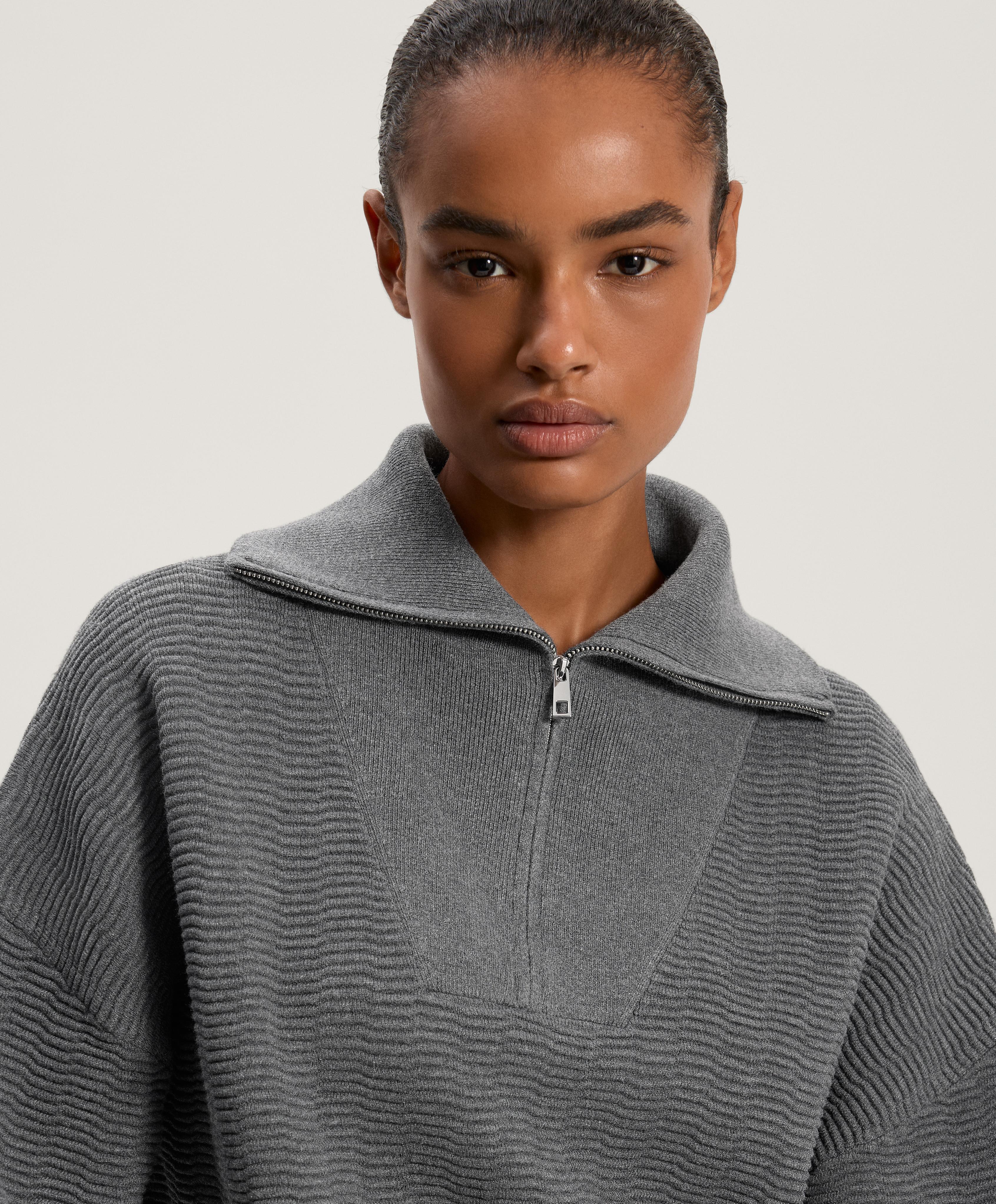 سترة محاكة بنصف سحاب هيكلية - تنزيلات